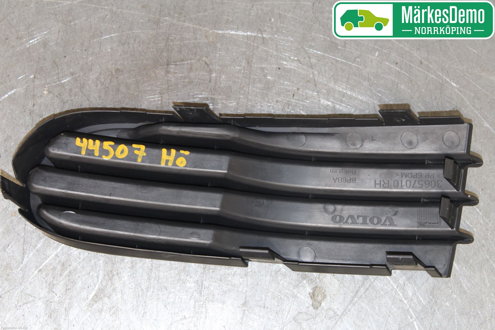 Volvo V50 04-07 Stötfångardel Fram Hö