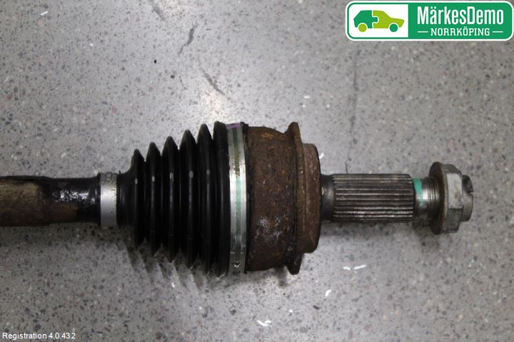 Mercedes-Benz MB VITO/VIANO (W639) 04-14 Drivaxel Bak Höger