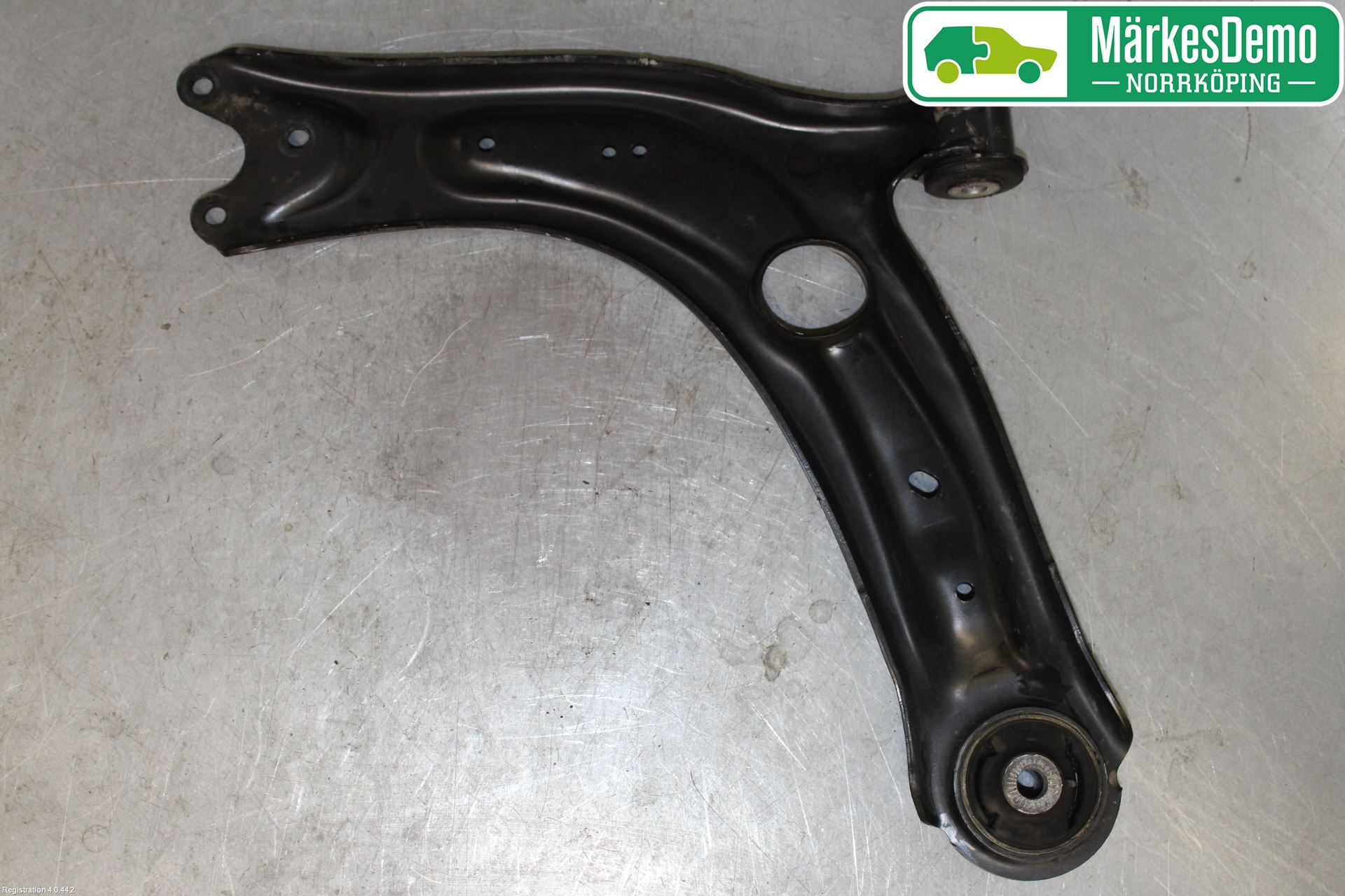 Volkswagen VW TOURAN 16- Bärarm Fram Undre Hö