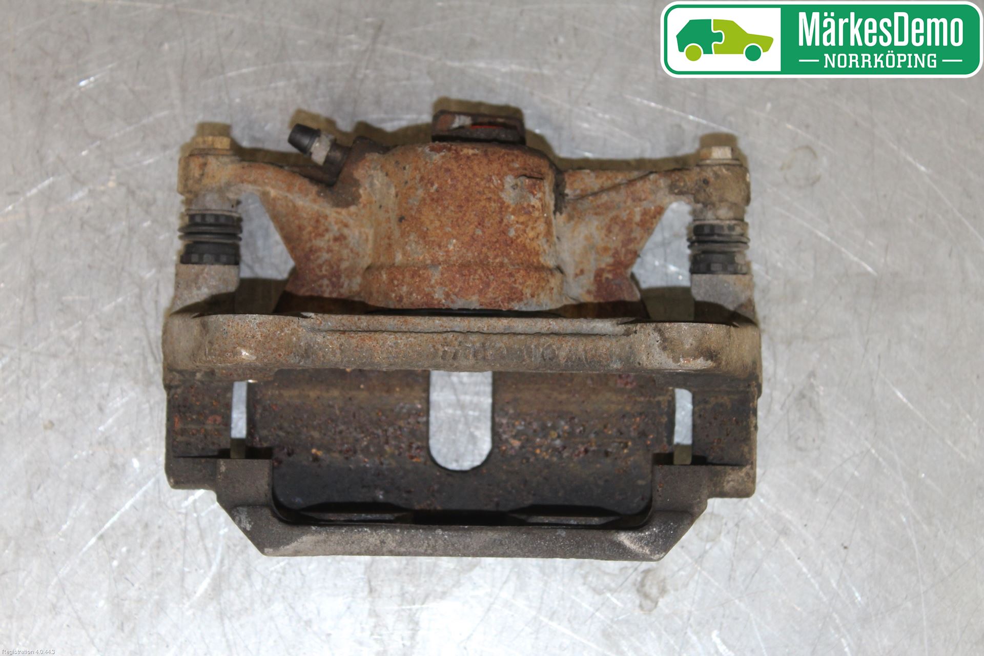 Volkswagen VW PASSAT 15-19 Bromsok Fram Vänster