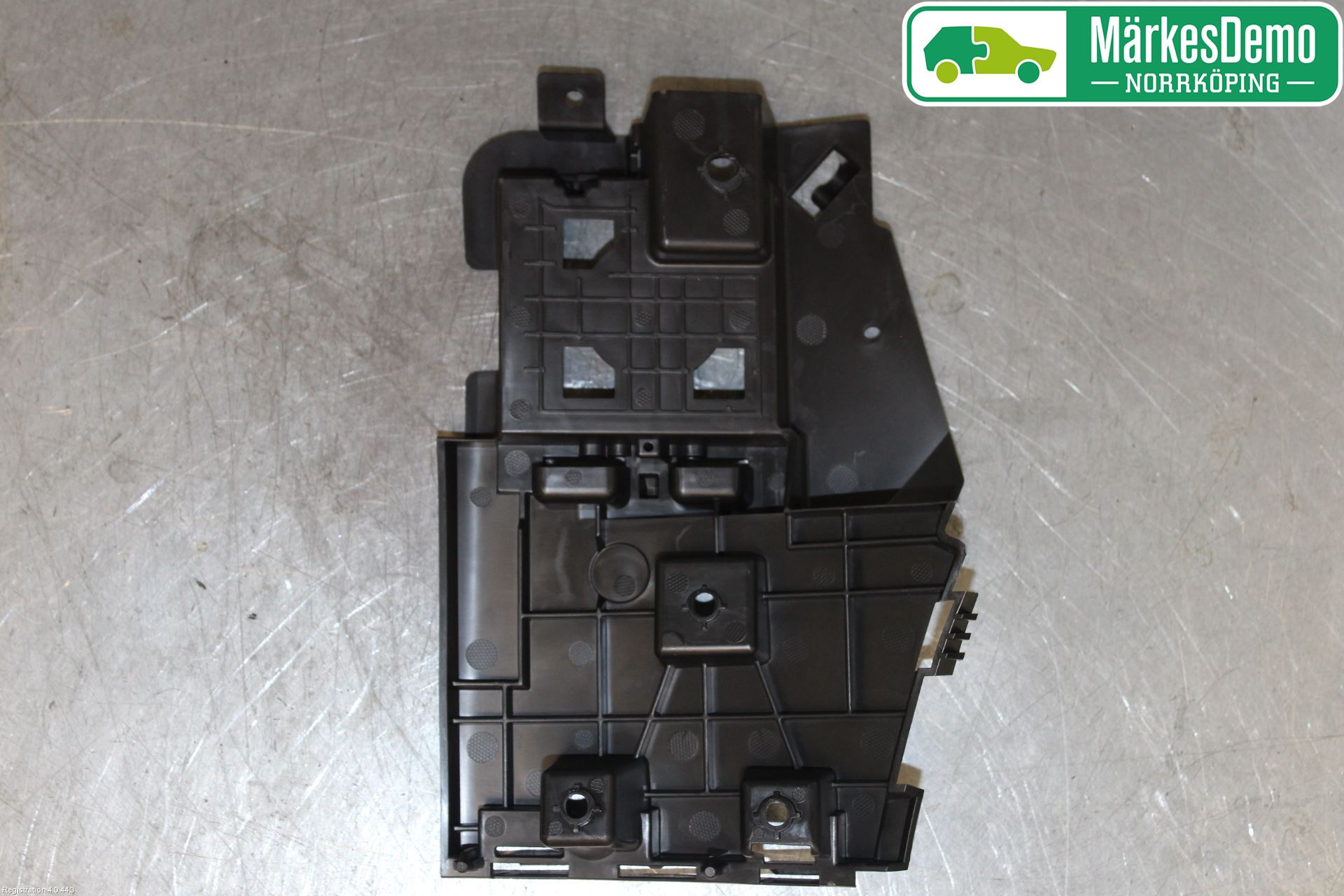 Volvo V60 14-18 Stötfångarfäste Bak Vä