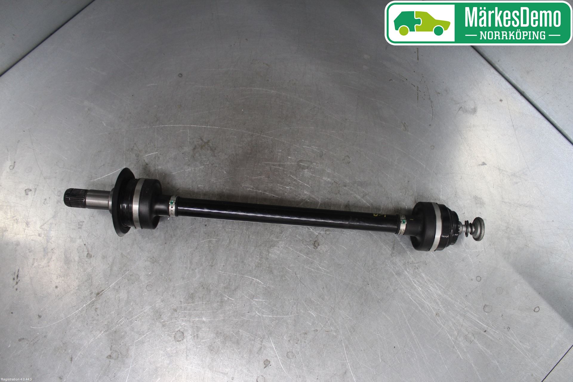 BMW 5 G30/G31/F90 17-23 Drivaxel Bak Vänster