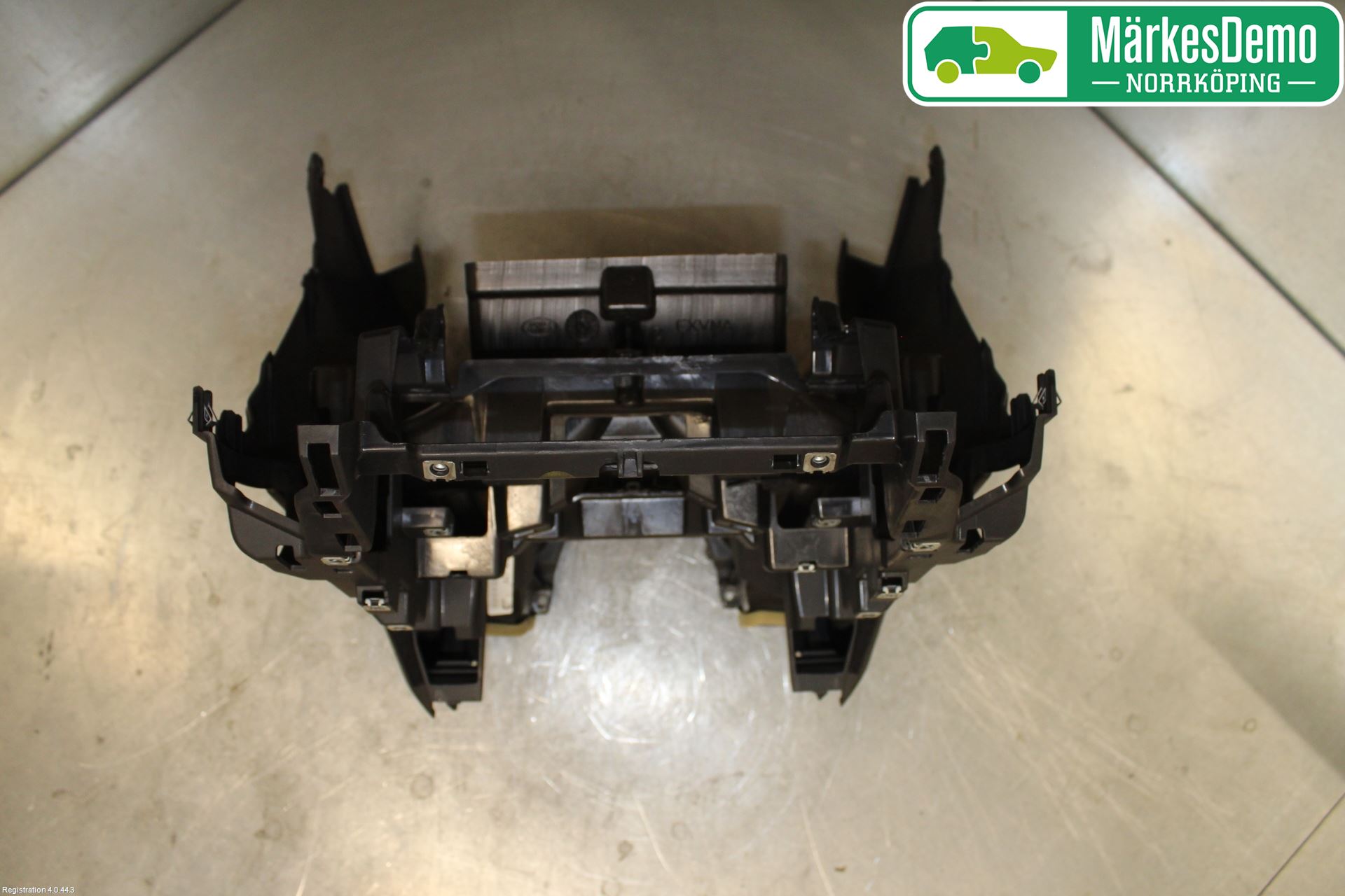 Landrover LAND ROVER DISCOVERY 4 10-16 Instrumentkonsoll Mitt