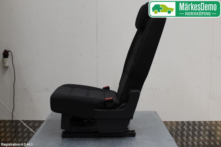 Volkswagen VW TOURAN 16- Inredning Baksäte