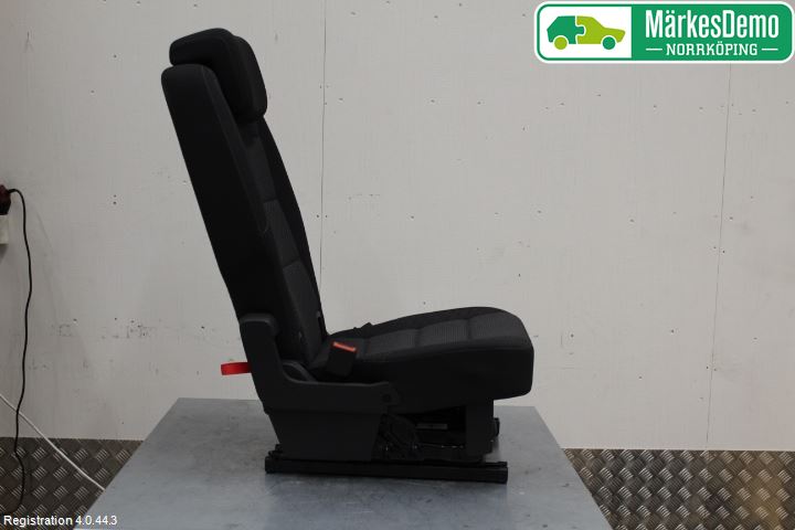 Volkswagen VW TOURAN 16- Inredning Baksäte