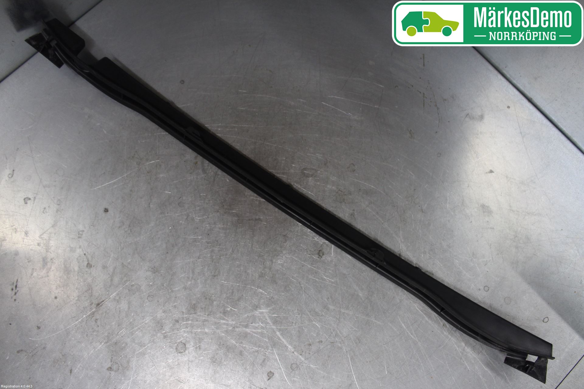 Volvo XC70 08-13 Stötfångardel Bak Mitt