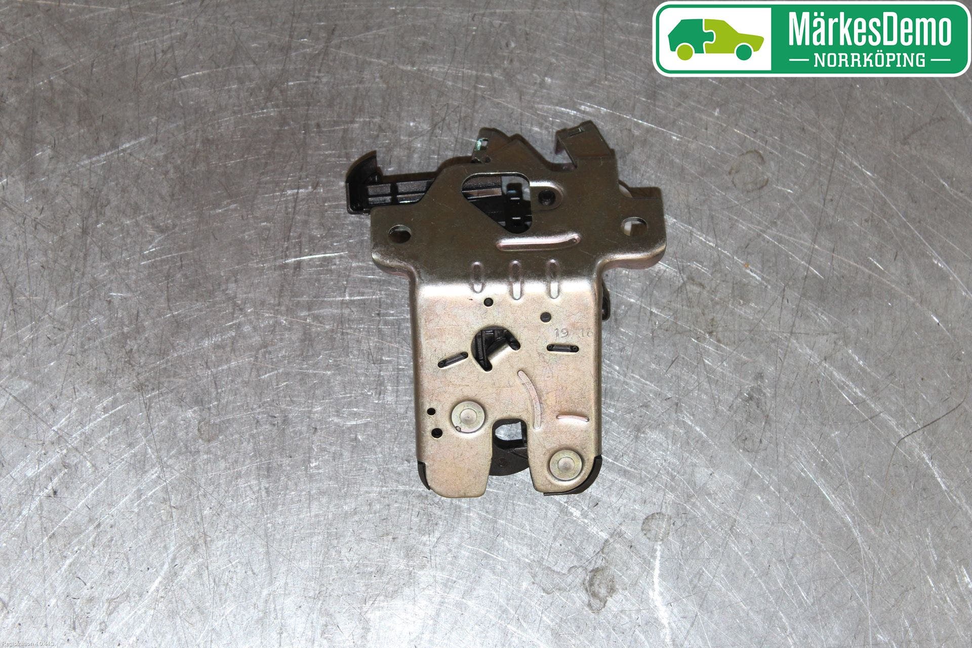 Volvo V40 12-19 Låskista Baklucka