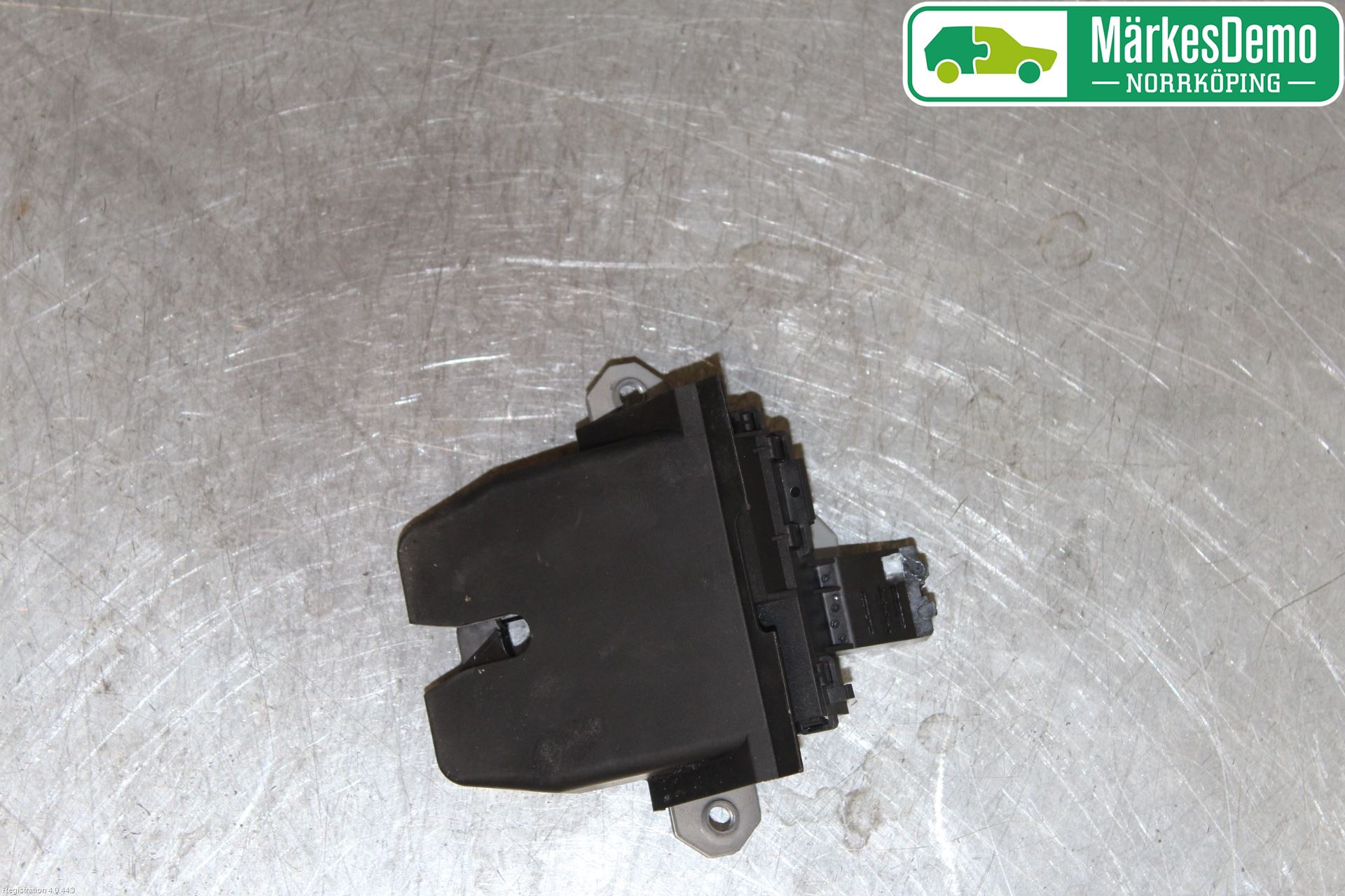 Volvo V40 12-19 Låskista Baklucka