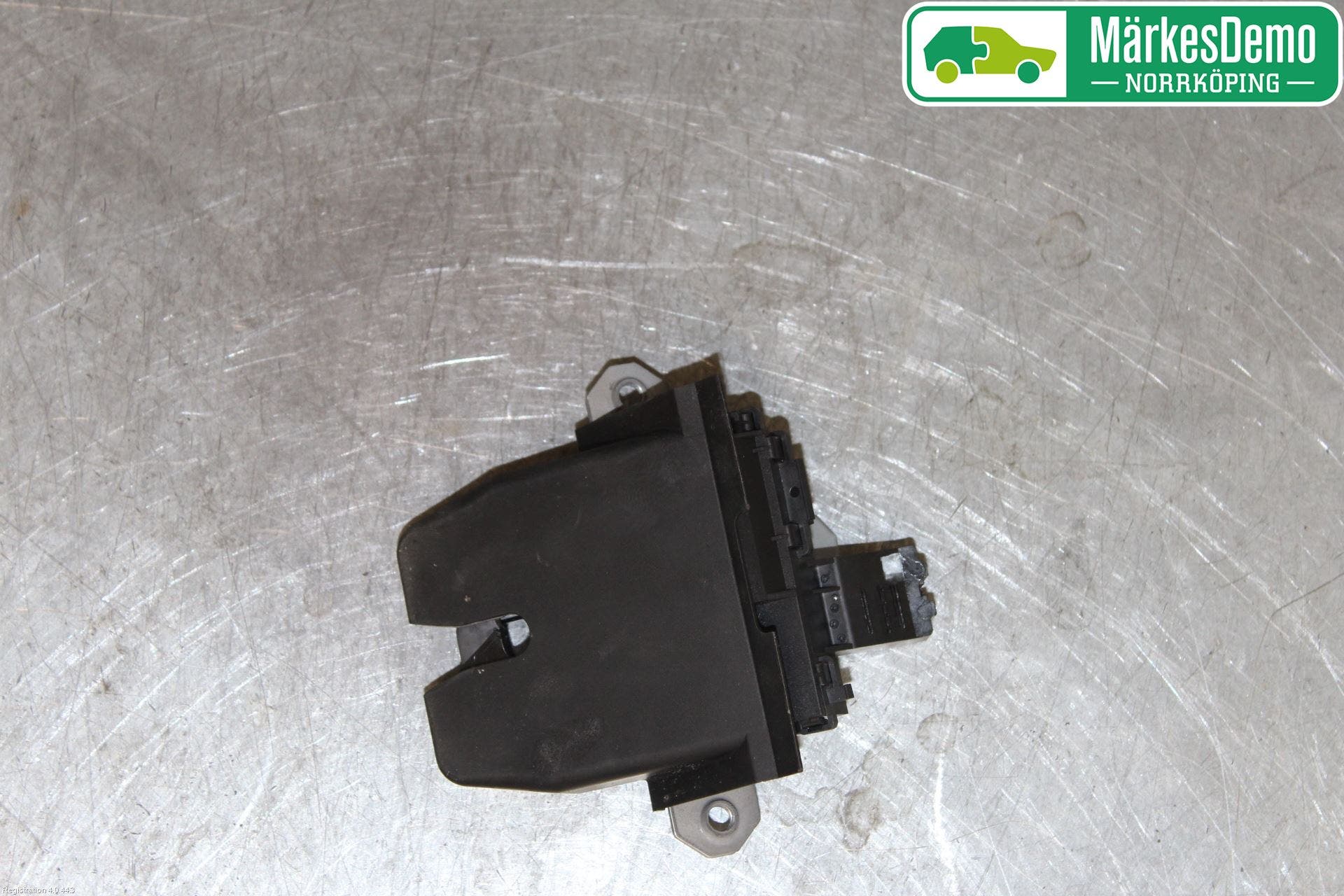 Volvo V40 12-19 Låskista Baklucka