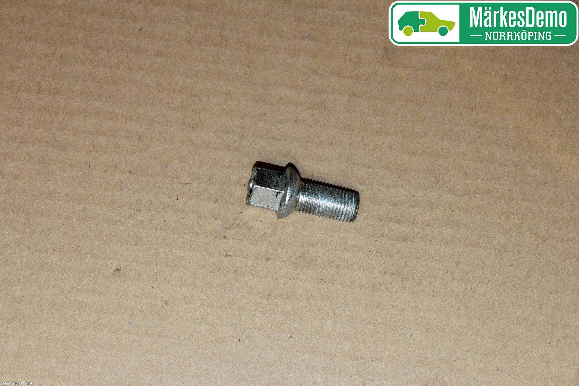 Volkswagen VW CADDY 11-15 Hjulmutter-Bult-Sats