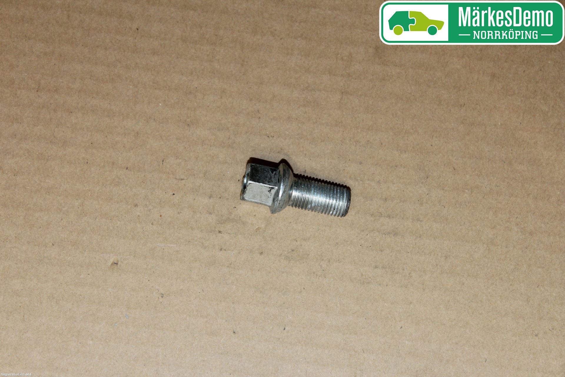 Volkswagen VW CADDY 11-15 Hjulmutter-Bult-Sats