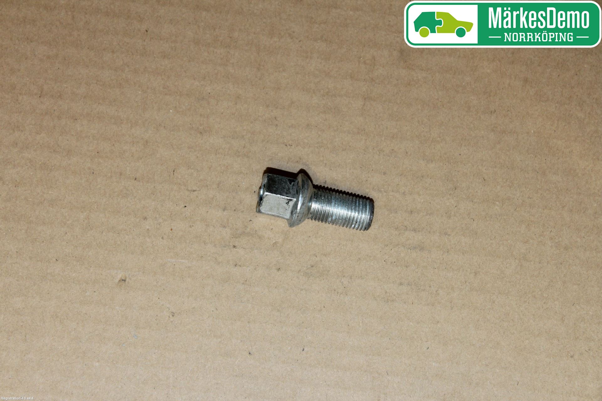 Volkswagen VW CADDY 11-15 Hjulmutter-Bult-Sats