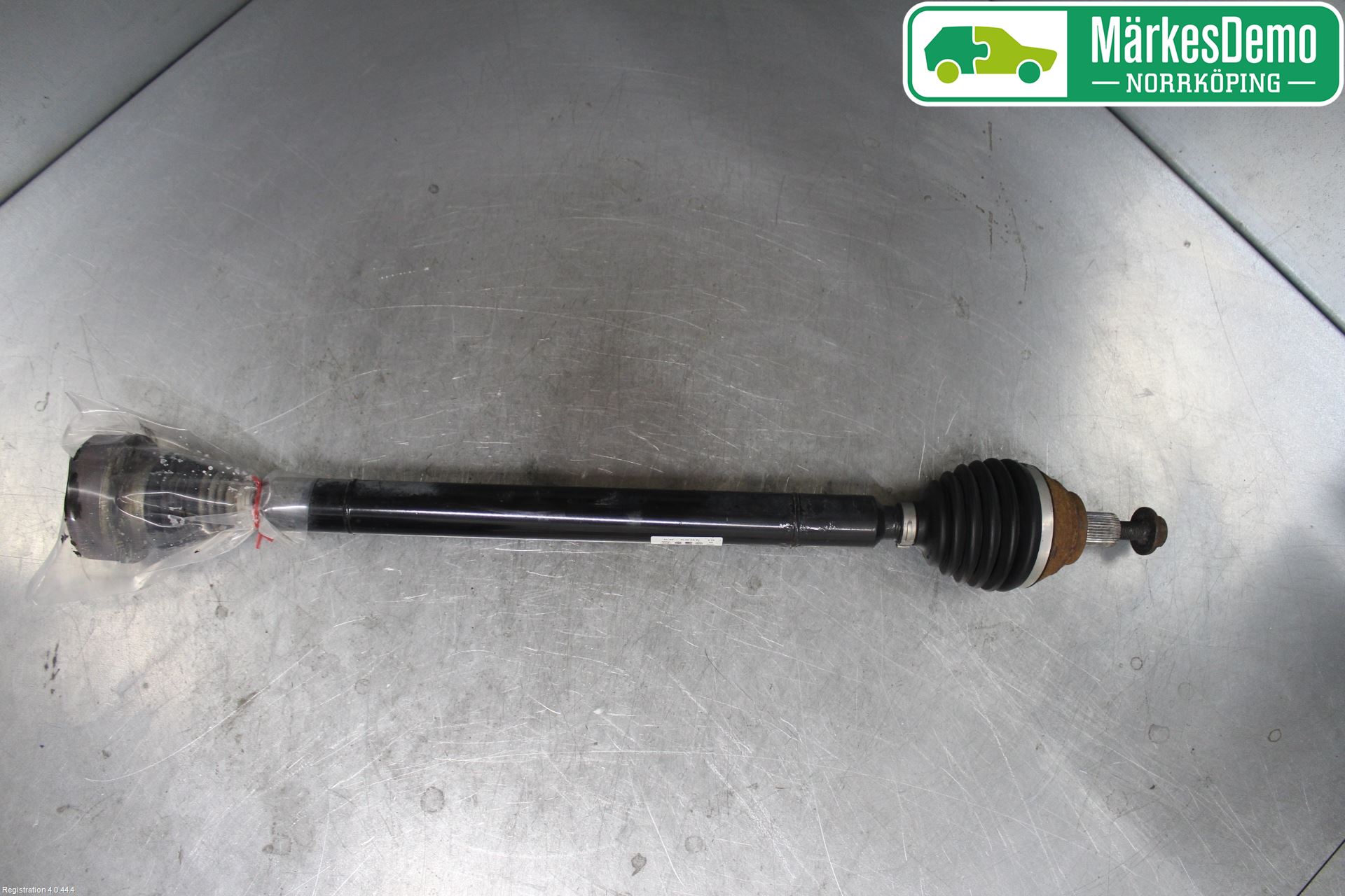 Volkswagen VW CADDY 11-15 Drivaxel Fram Höger