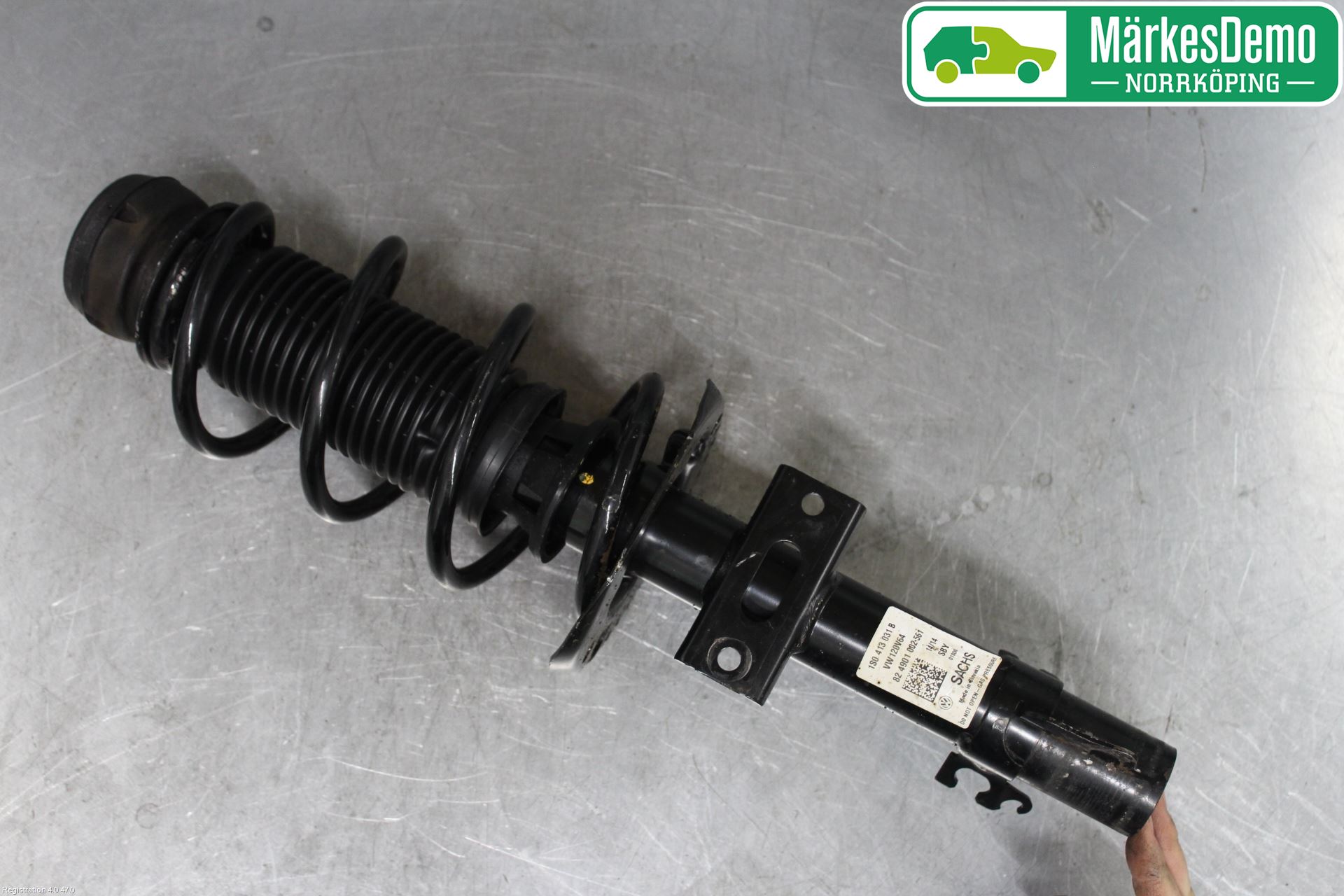 Volkswagen VW UP! / E-UP! Fjäderben Fram Höger