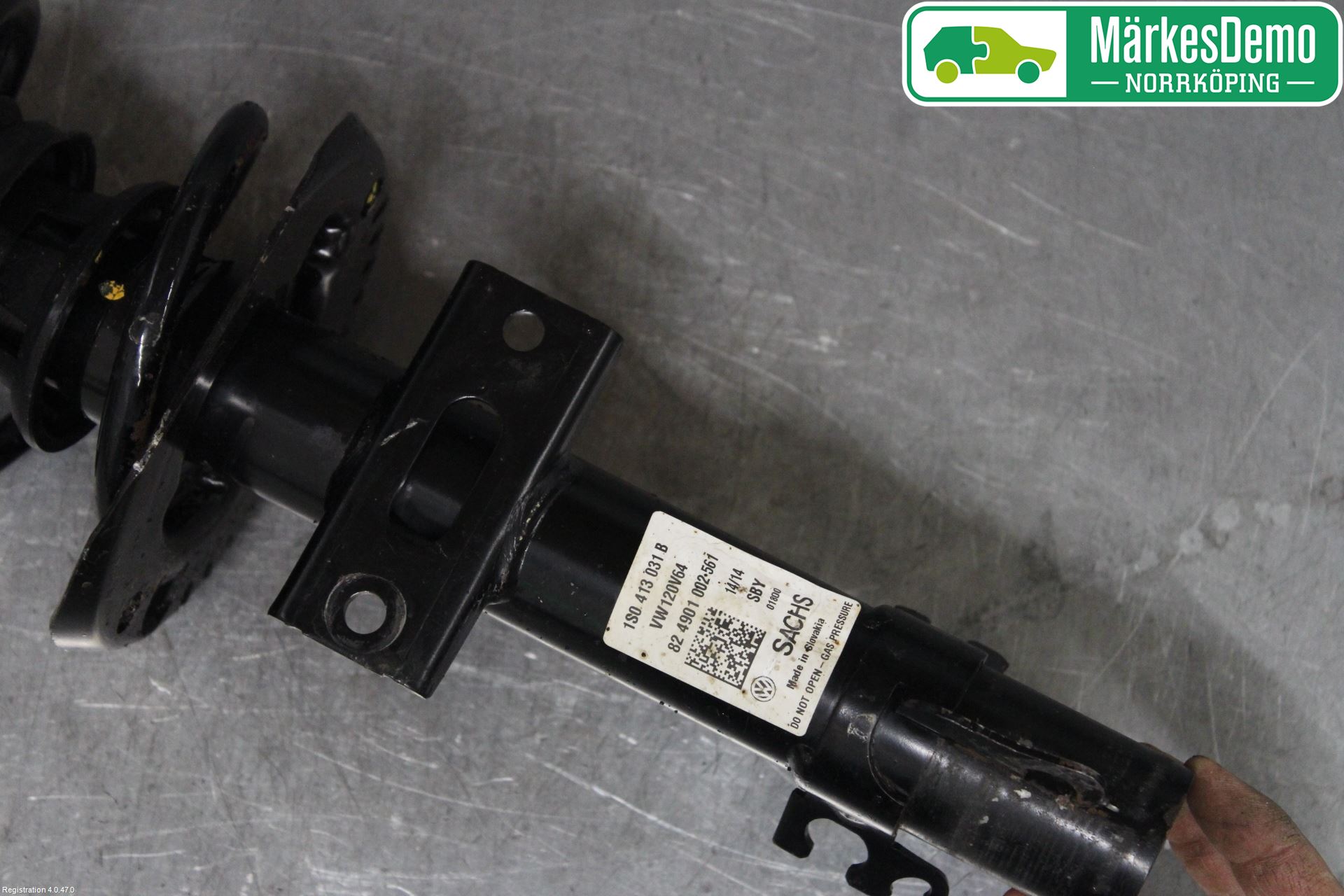 Volkswagen VW UP! / E-UP! Fjäderben Fram Höger