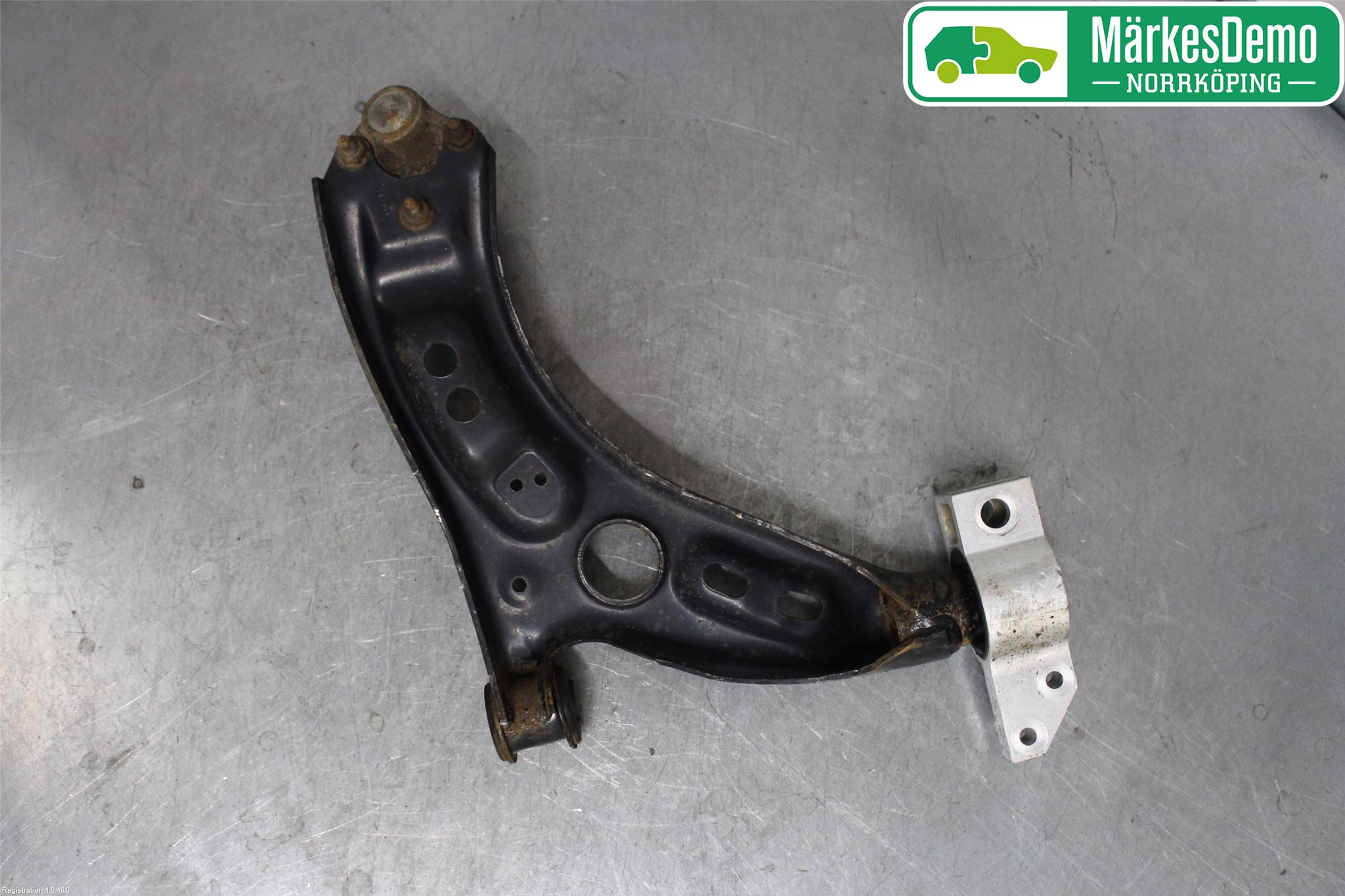 Audi A3/S3 05-13 Bärarm Fram Undre Vä