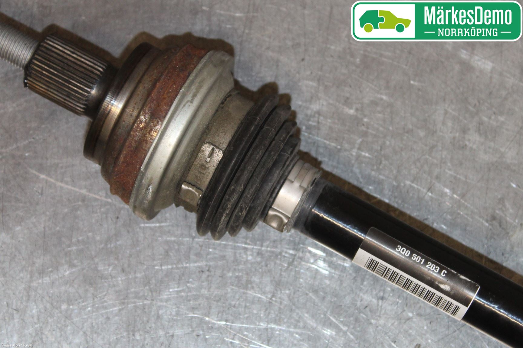 Volkswagen VW PASSAT 15-19 Drivaxel Bak Vänster