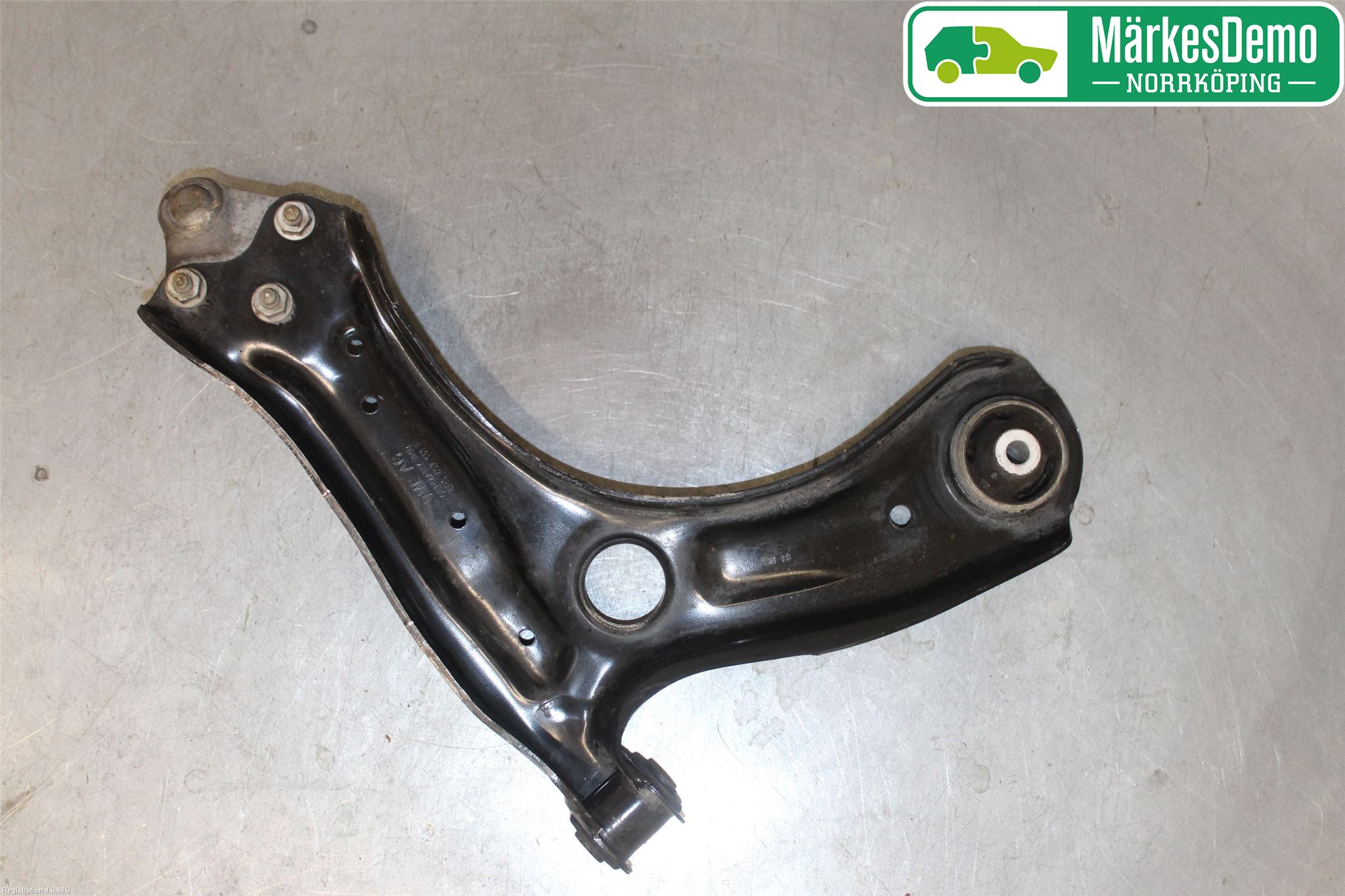 Audi A1/S1 11-18 Bärarm Fram Undre Vä