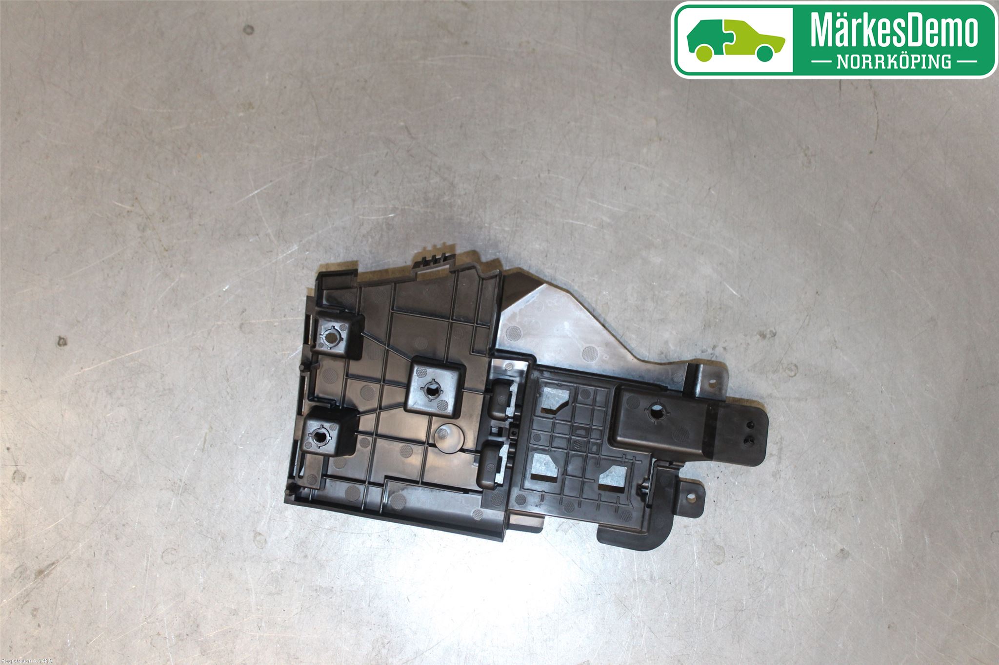 Volvo V60 14-18 Stötfångarfäste Bak Hö