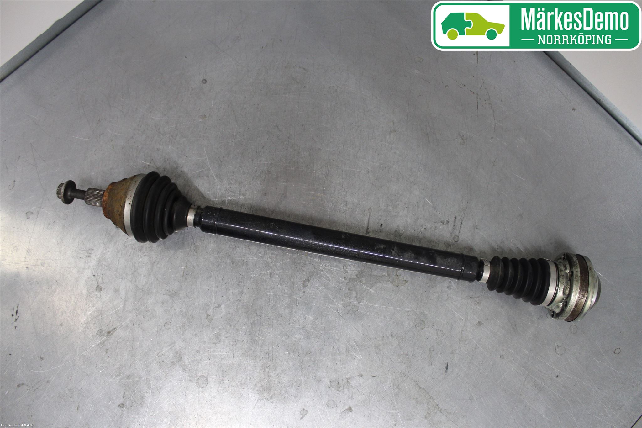 Volkswagen VW PASSAT 11-14 Drivaxel Fram Höger