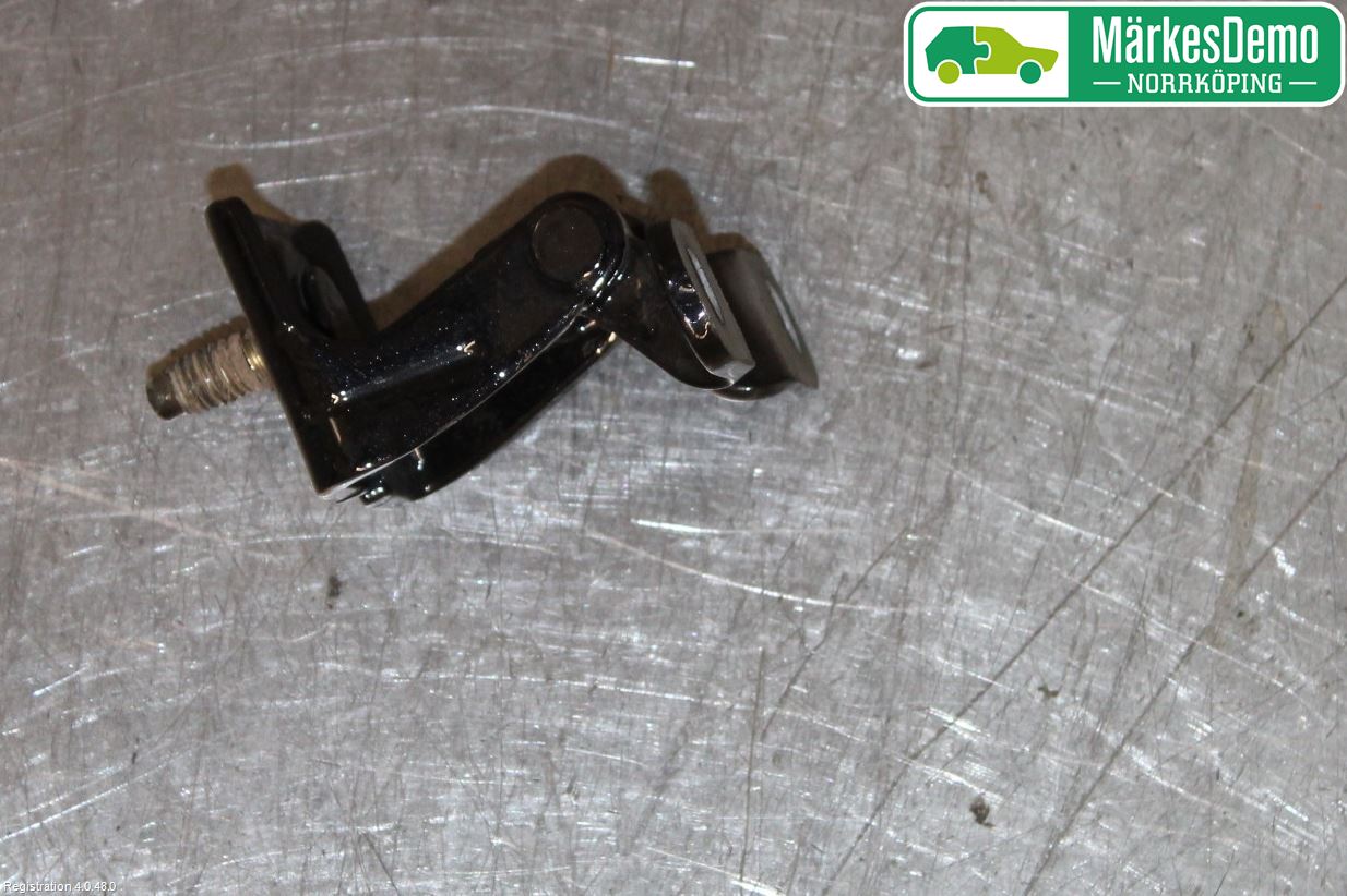 Seat ATECA 16->> Bakluckegångjärn Vä