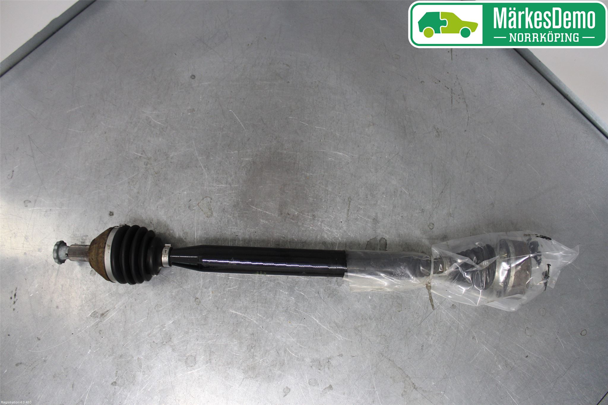 Volkswagen VW POLO 10-17 Drivaxel Fram Höger