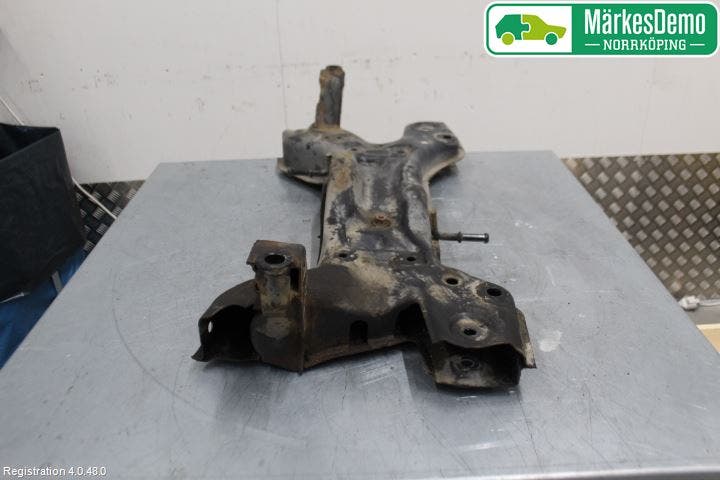 Volkswagen VW POLO 10-17 Framvagnsbalk