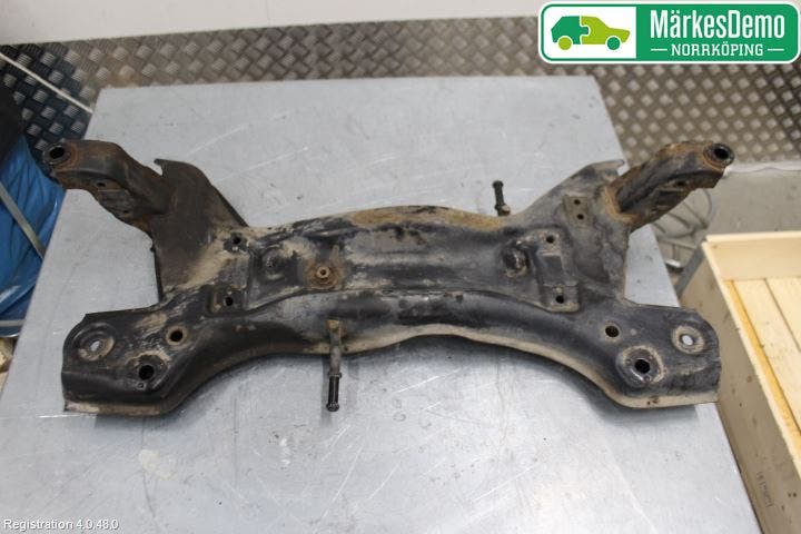 Volkswagen VW POLO 10-17 Framvagnsbalk