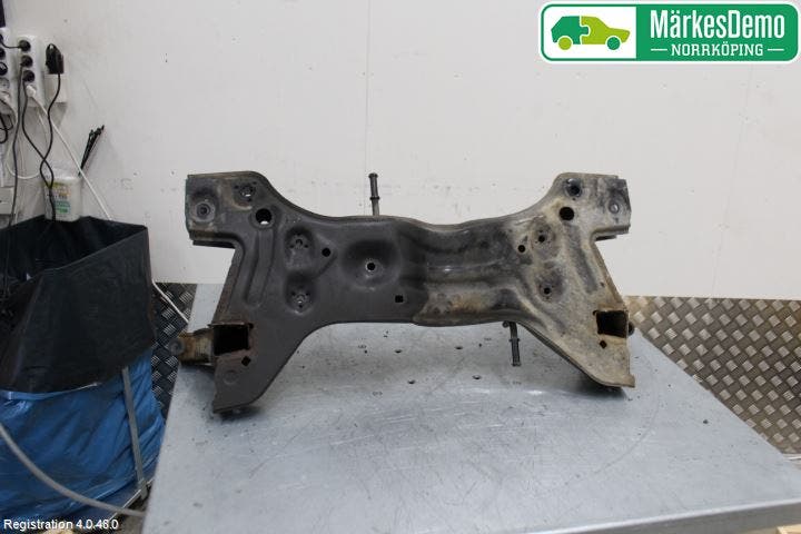 Volkswagen VW POLO 10-17 Framvagnsbalk