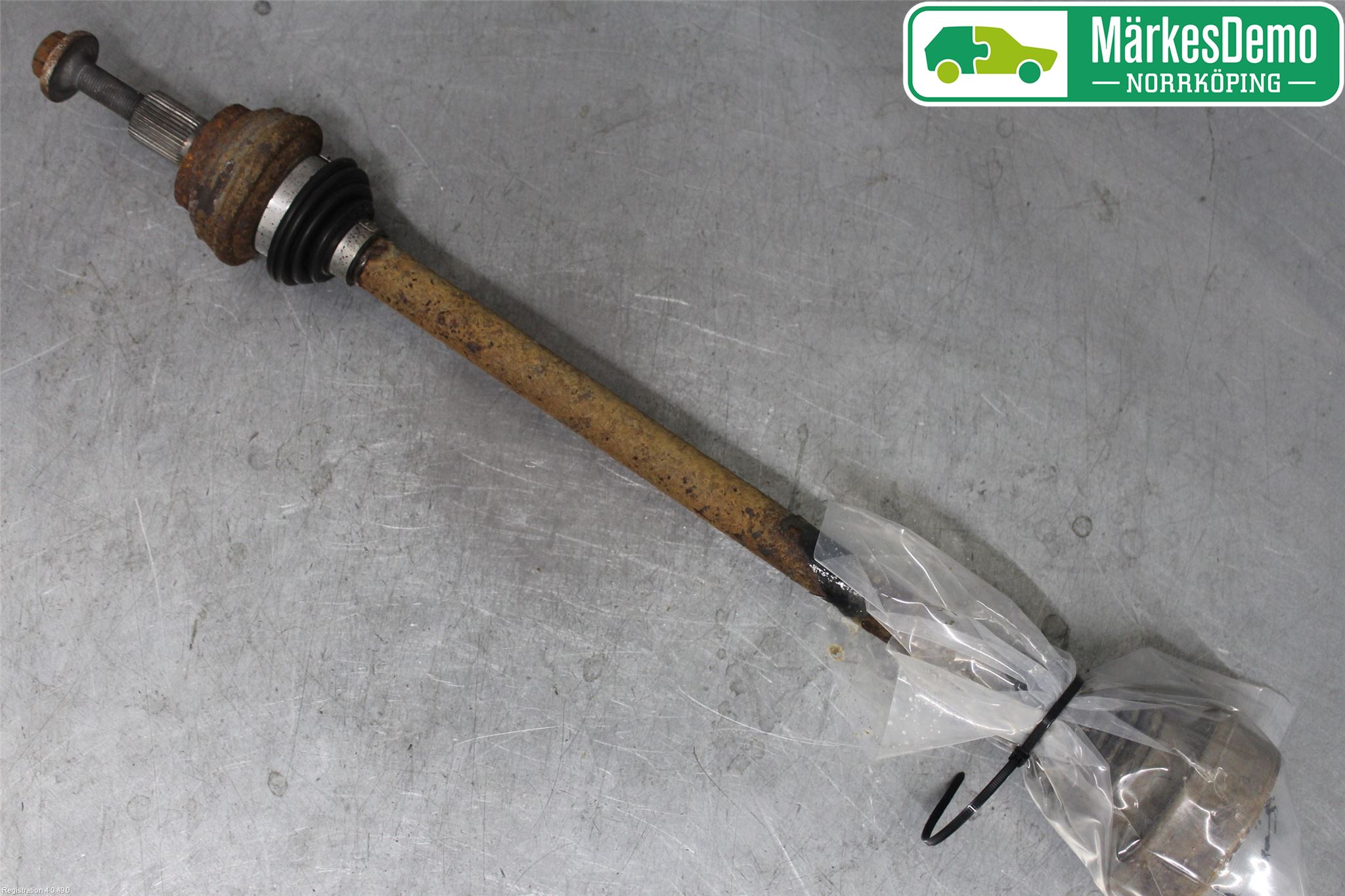 Volkswagen VW PASSAT 11-14 Drivaxel Bak Höger