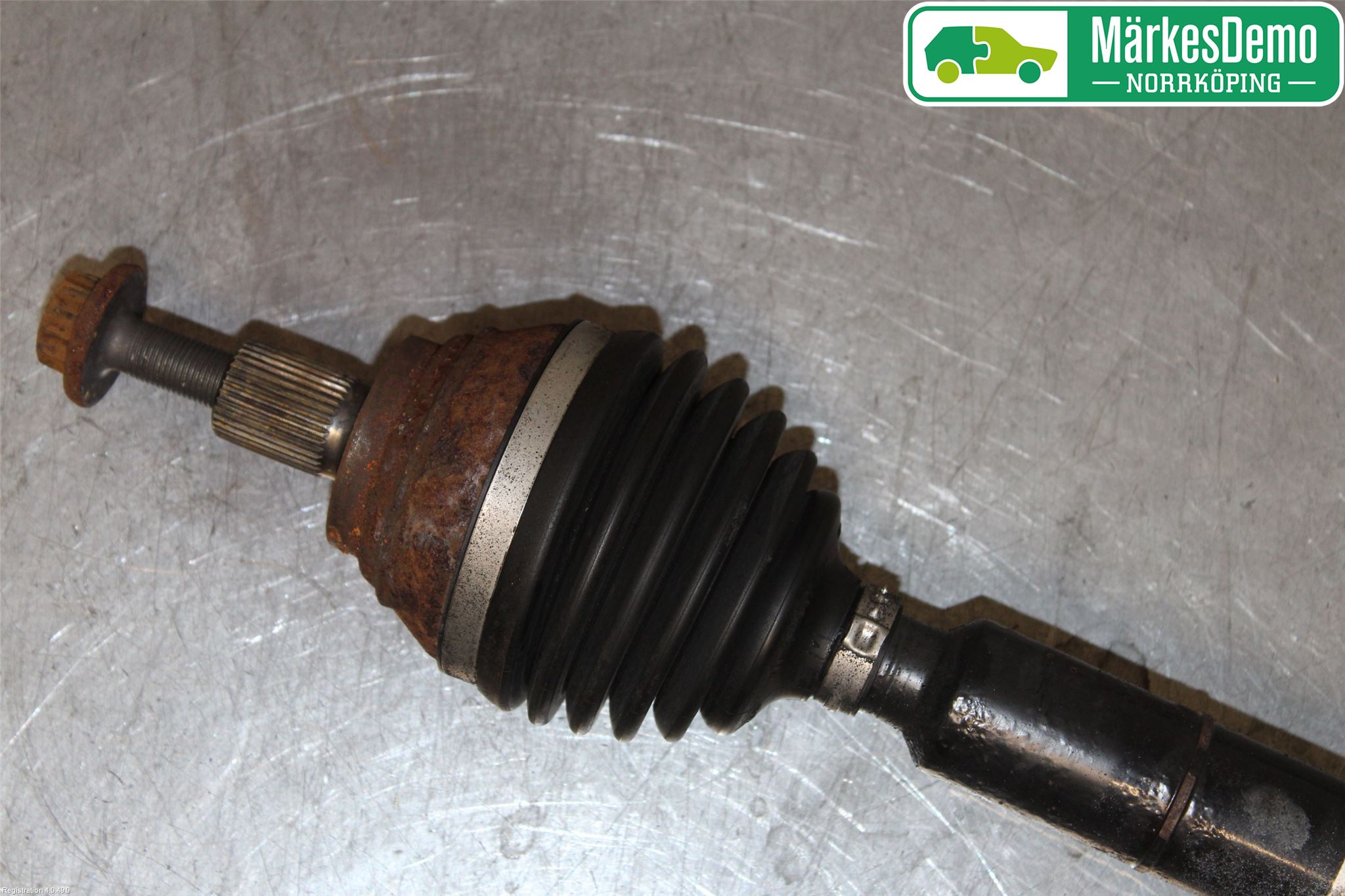Volkswagen VW CADDY 11-15 Drivaxel Fram Höger