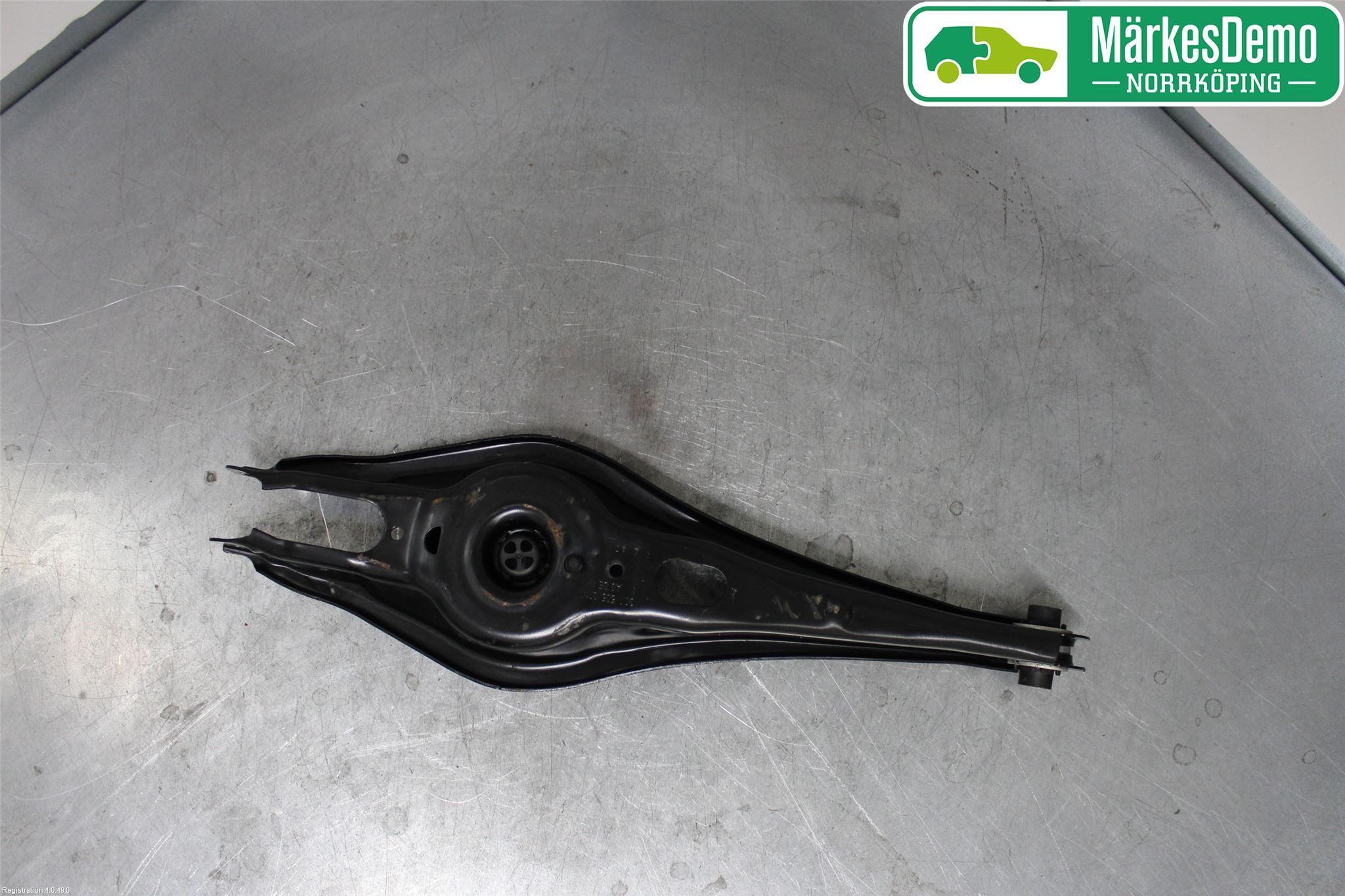 Volkswagen VW PASSAT 15-19 Bärarm Bak Vänster
