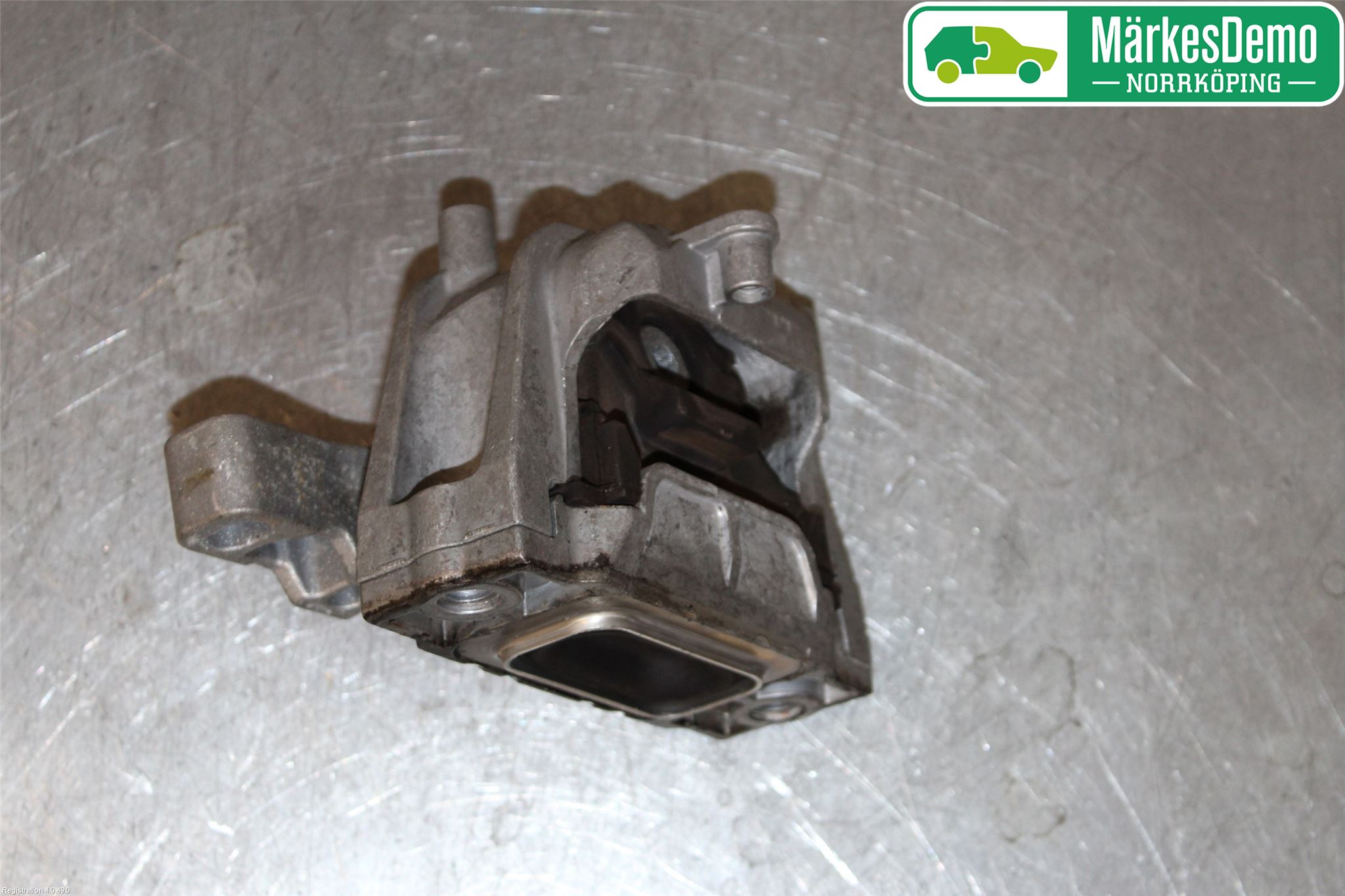 Volkswagen VW GOLF VI 09-13 Motorfäste