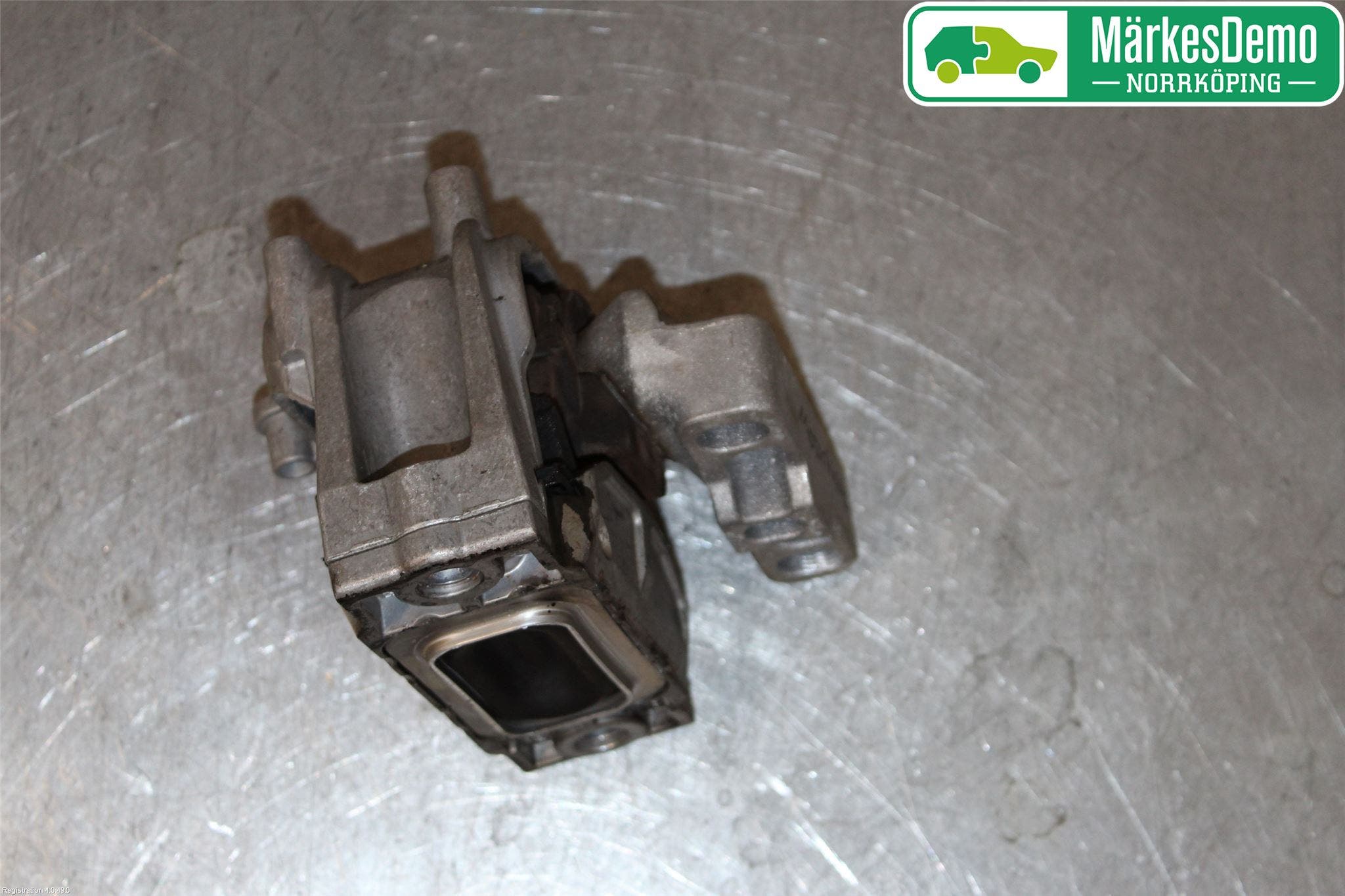 Volkswagen VW GOLF VI 09-13 Motorfäste