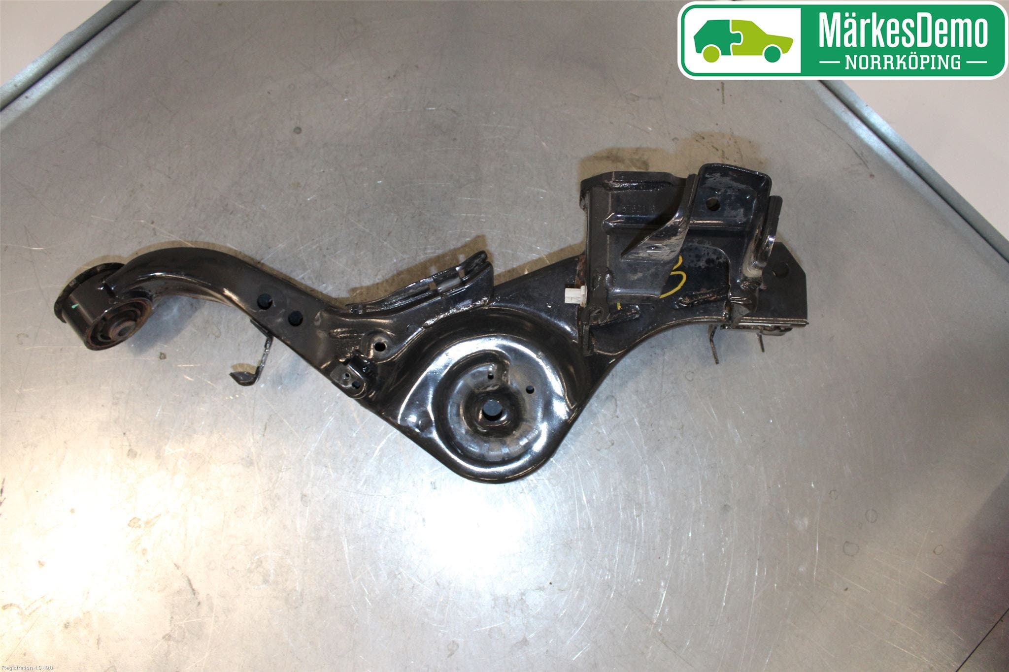 Renault KADJAR 15- Bärarm Bak Höger