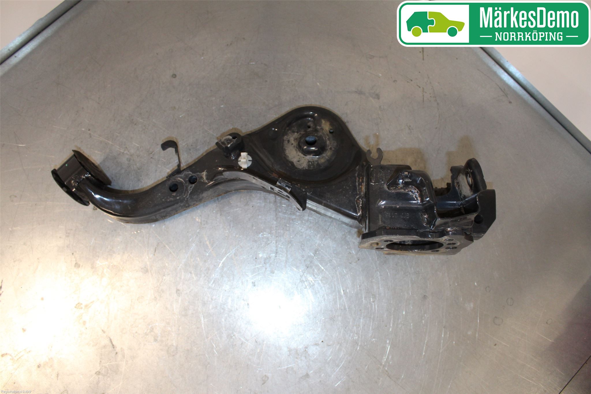 Renault KADJAR 15- Bärarm Bak Vänster