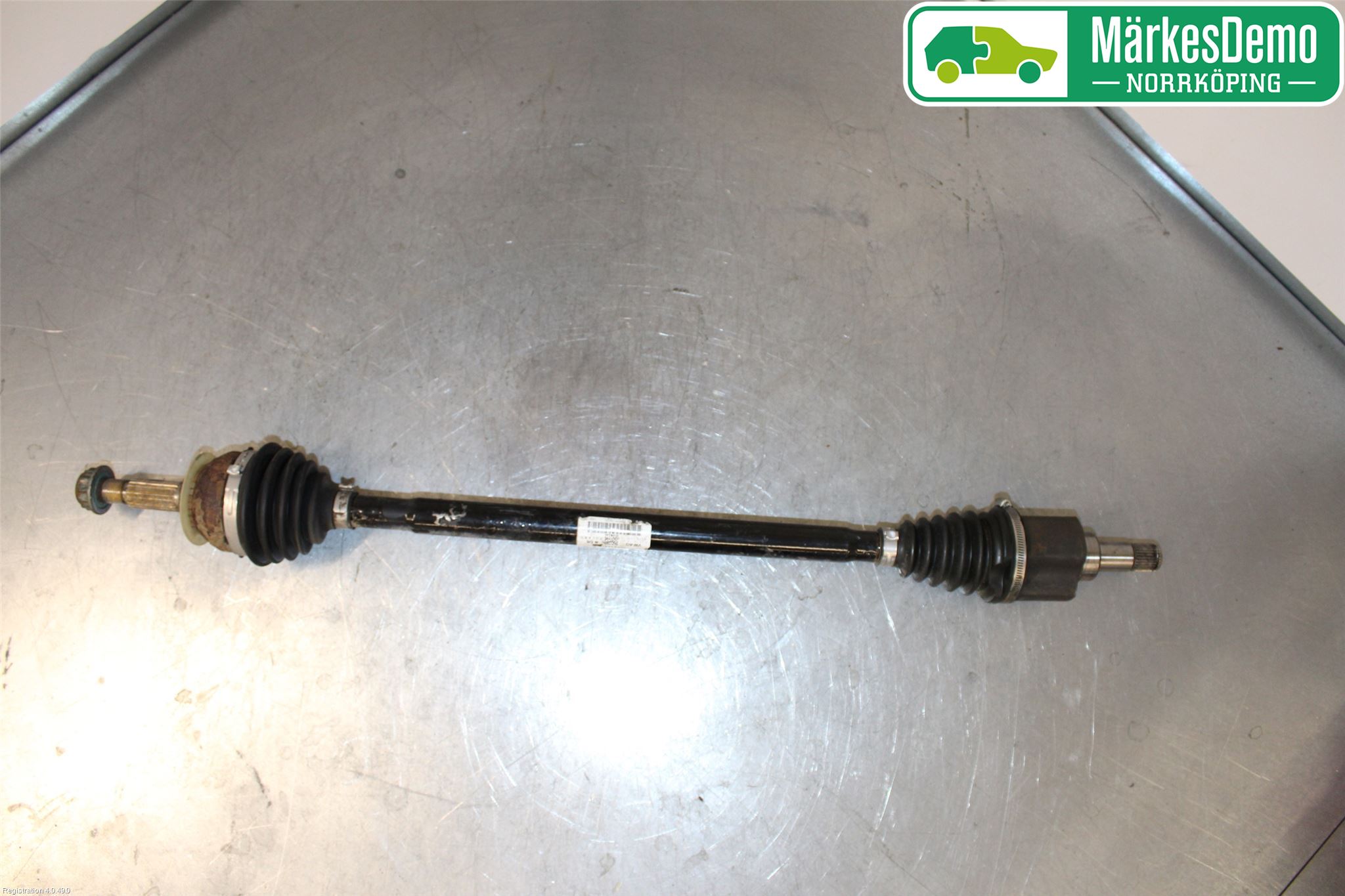 Volkswagen VW UP! / E-UP! Drivaxel Fram Höger