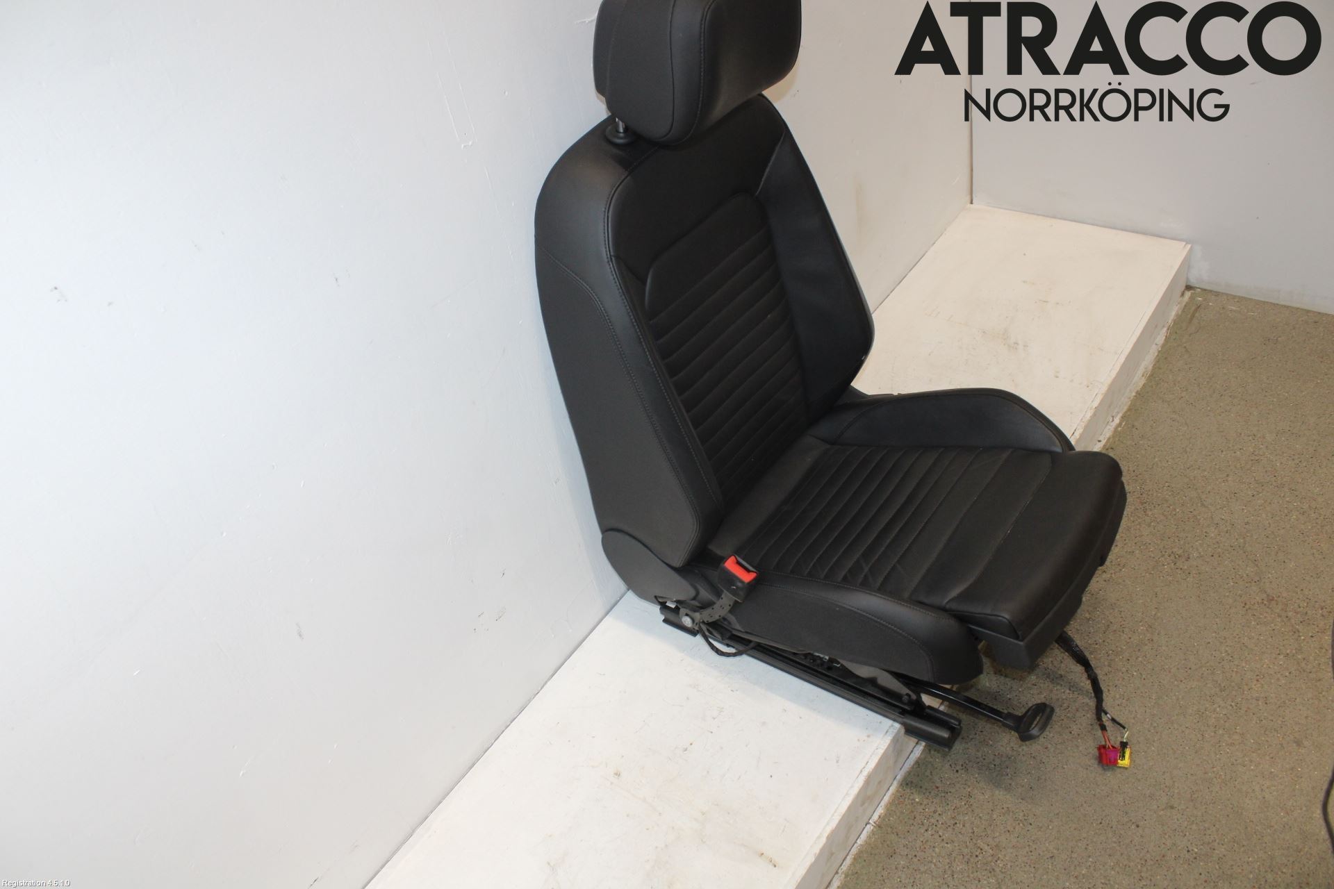 Volkswagen VW PASSAT 15-19 Inredning Stol Fram Vä