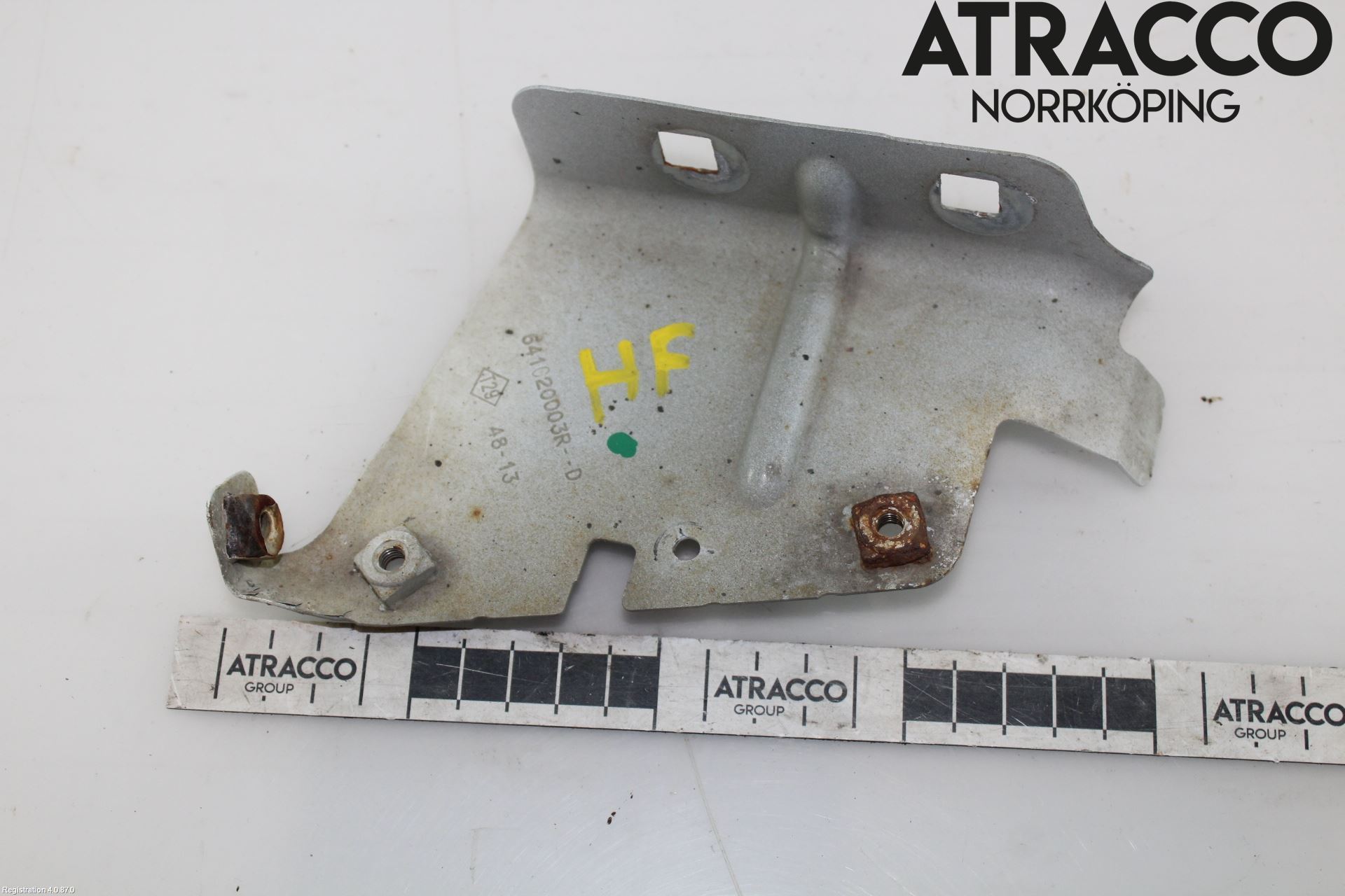 Nissan NV400 12-24 Skärmfäste Fram Hö
