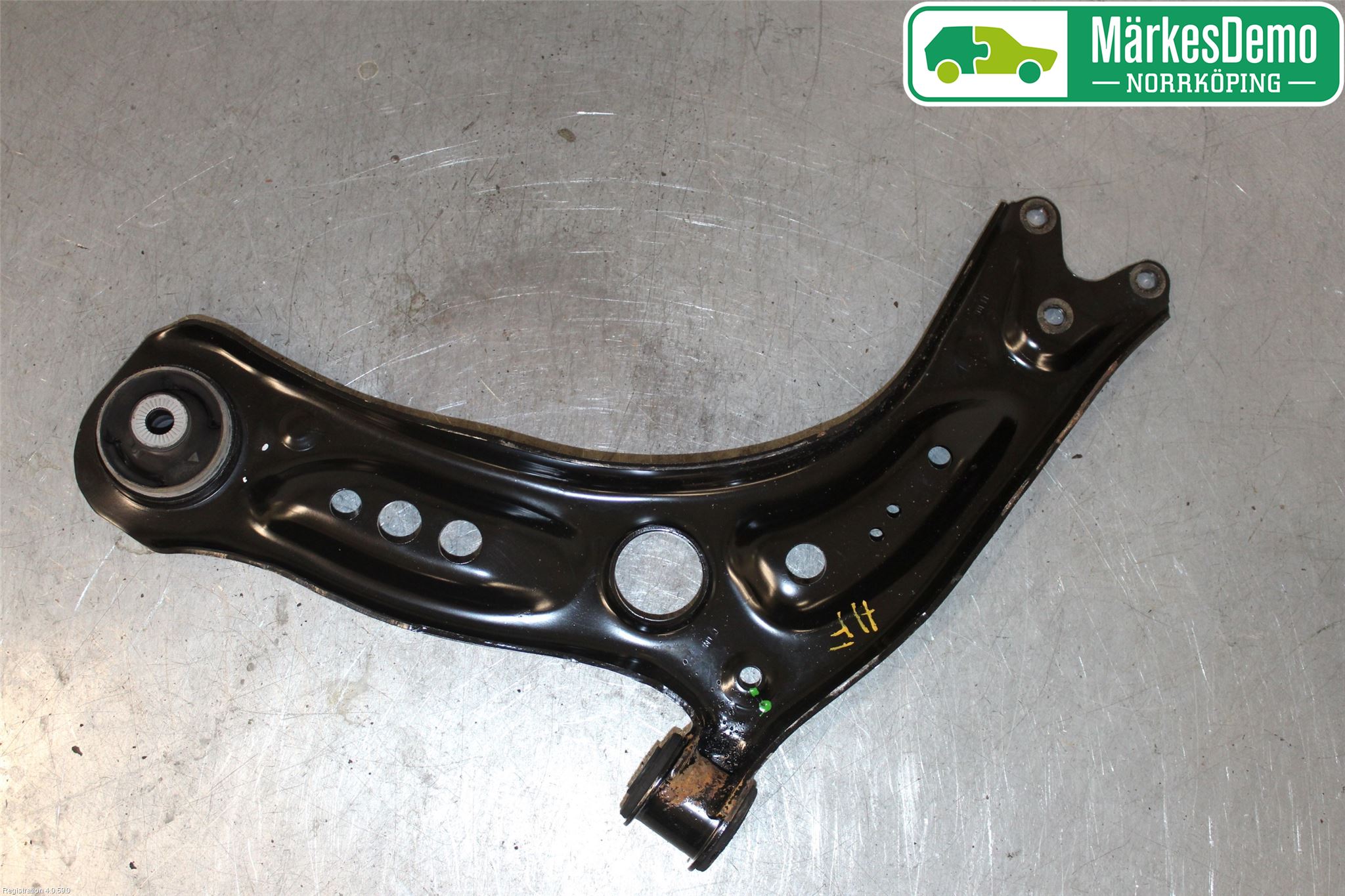 Volkswagen VW GOLF SPORTSVAN 15-20 Bärarm Fram Undre Hö