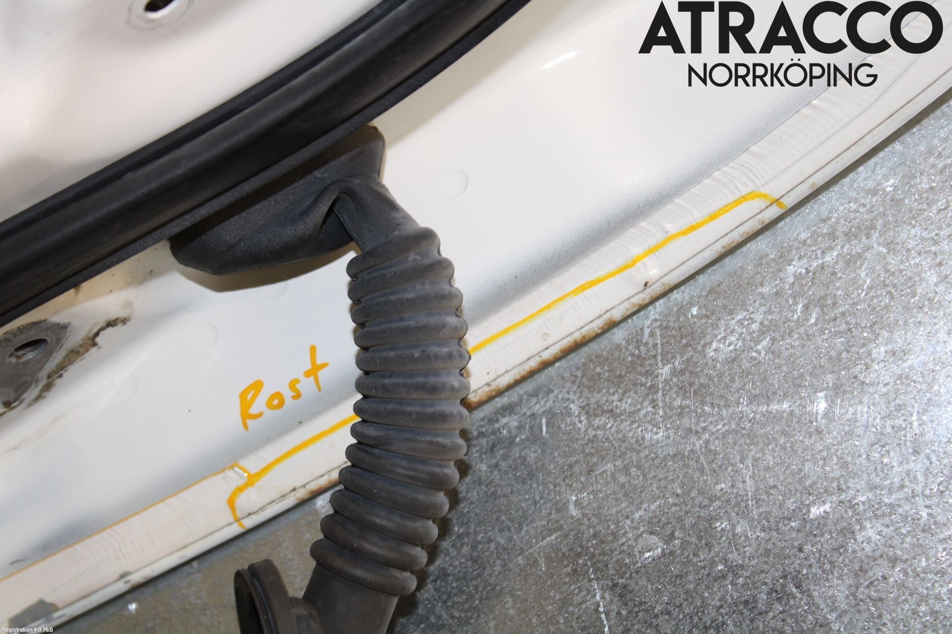 Mazda 323 95-98 Dörr 2D Vänster