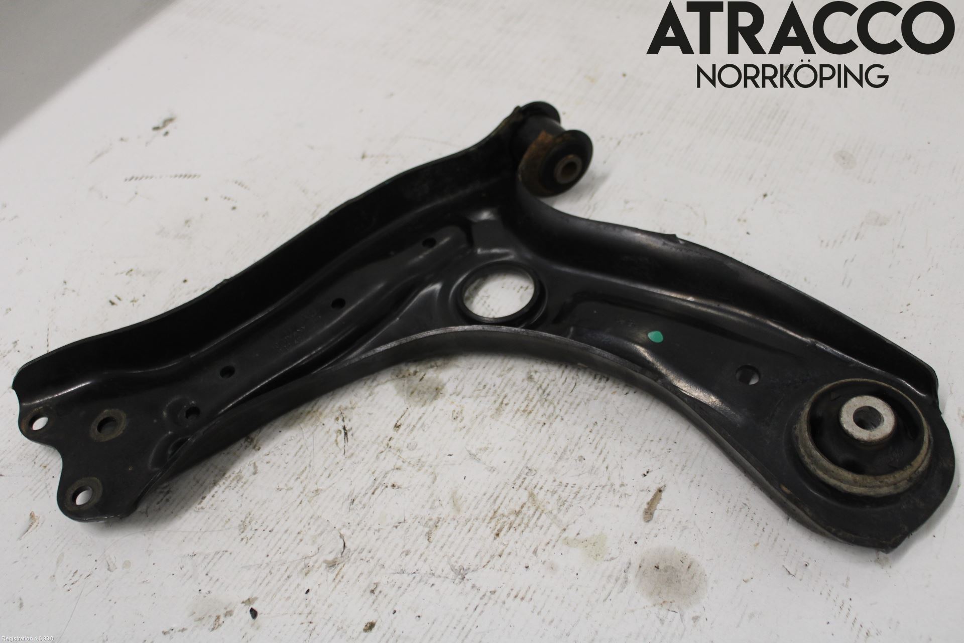 Skoda RAPID Bärarm Fram Undre Hö