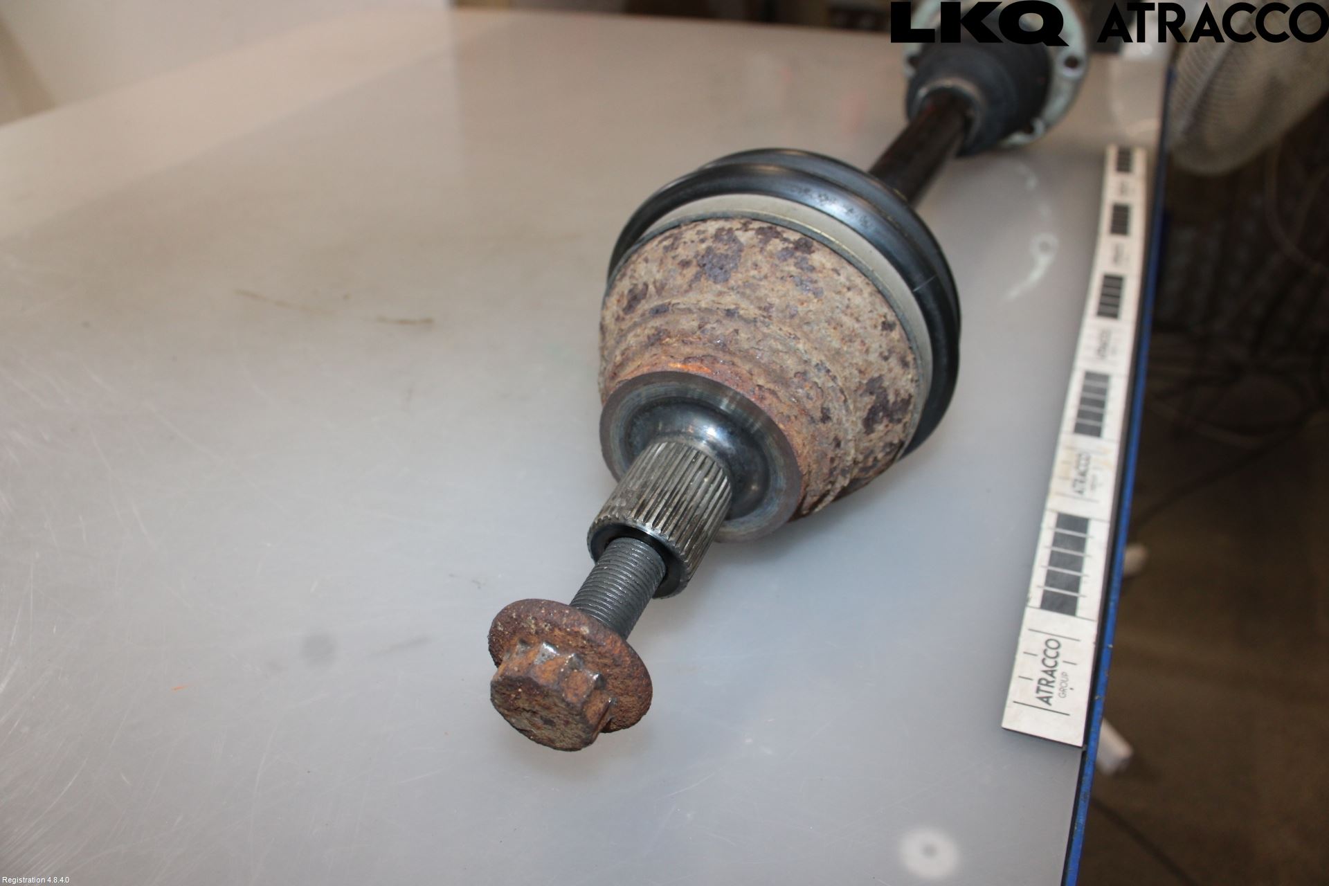 Volkswagen VW CADDY 11-15 Drivaxel Fram Vänster