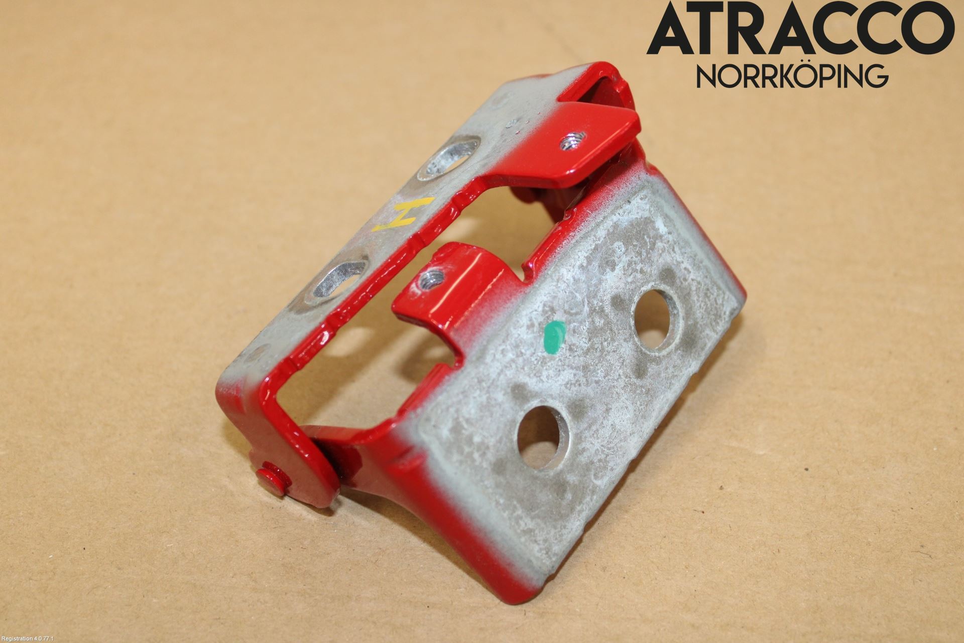 Jaguar E-PACE 17- Bakluckegångjärn Hö