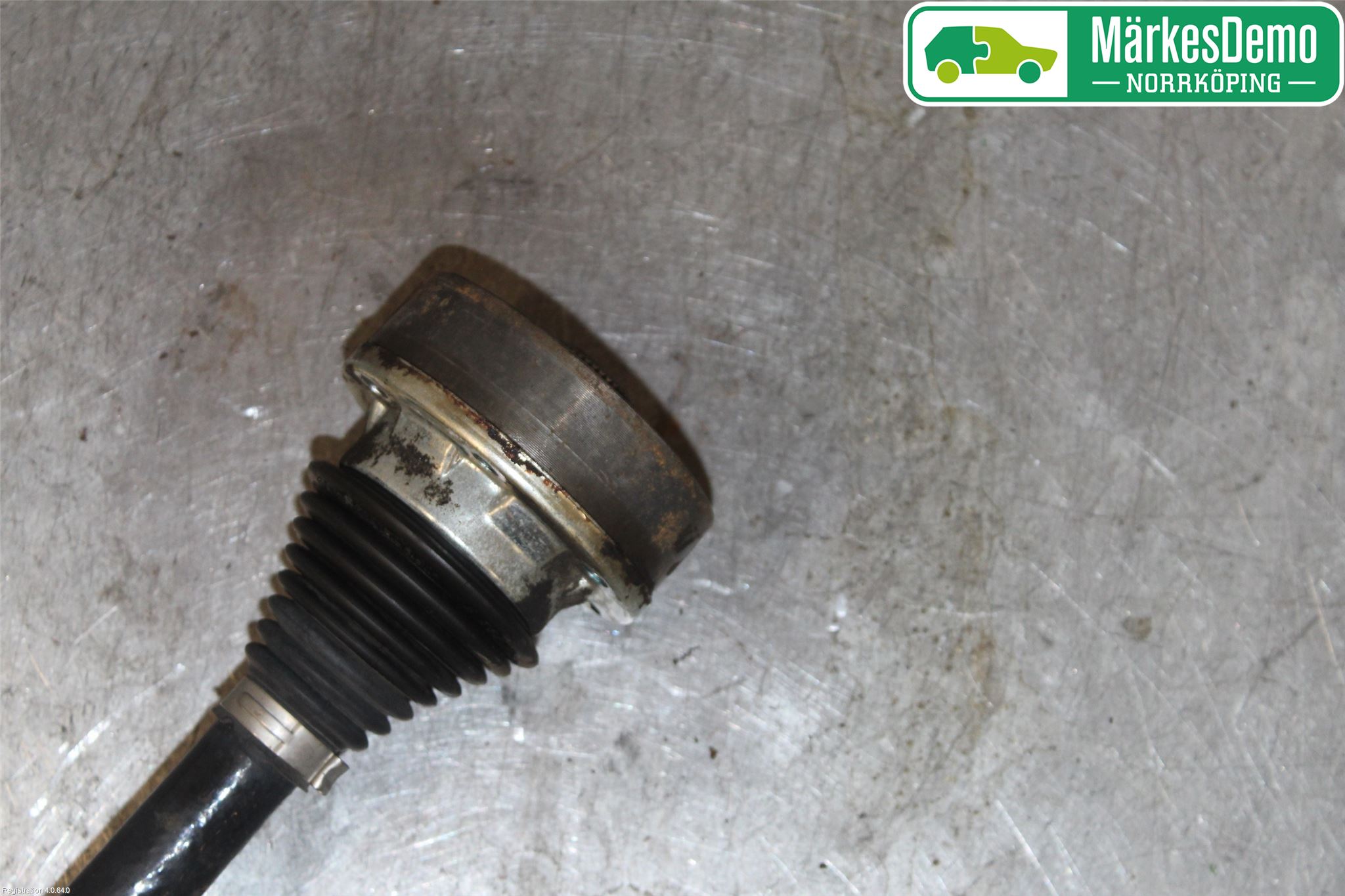 Volkswagen VW POLO 10-17 Drivaxel Fram Vänster