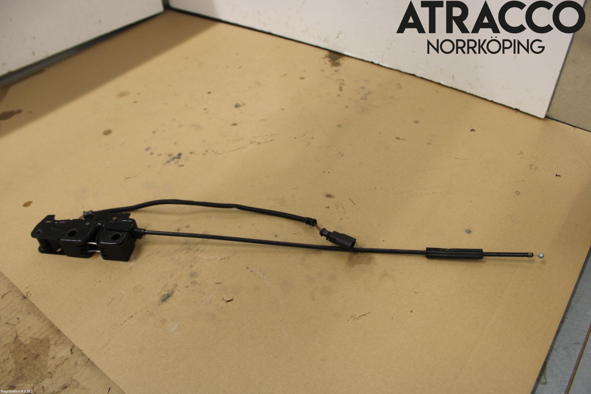 Volkswagen VW GOLF V 04-09 Huvlås