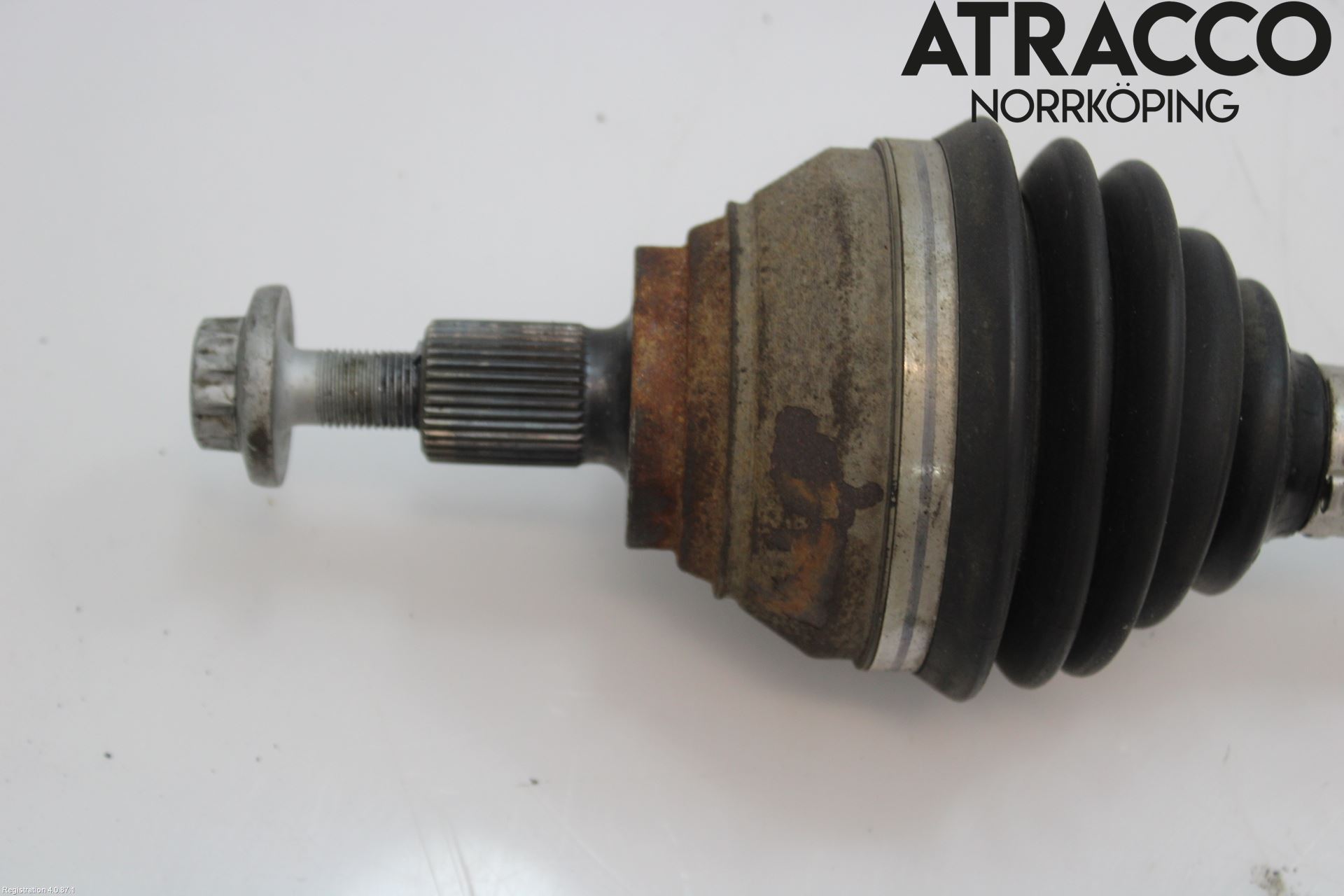 Volkswagen VW TIGUAN 16-24 Drivaxel Fram Höger