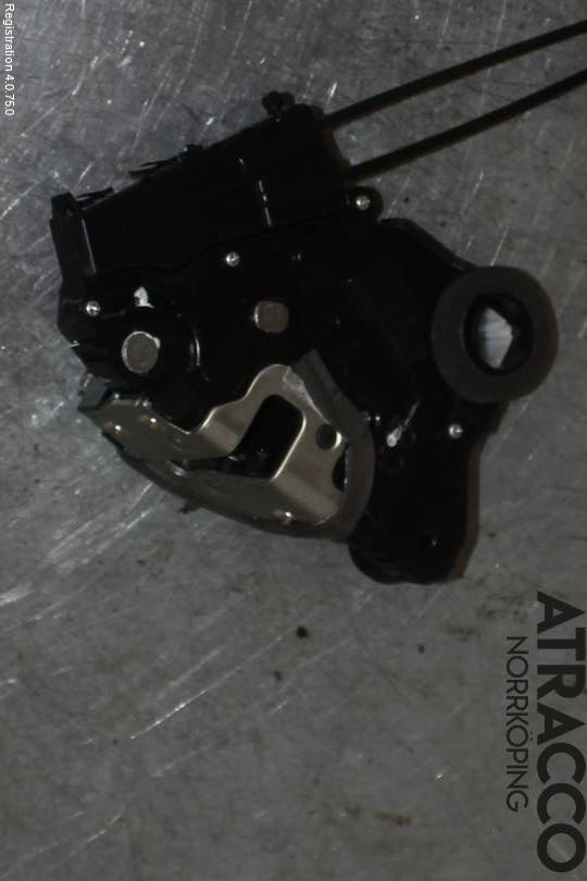 Toyota YARIS XP90 06-11 Låskista-Dörrlås