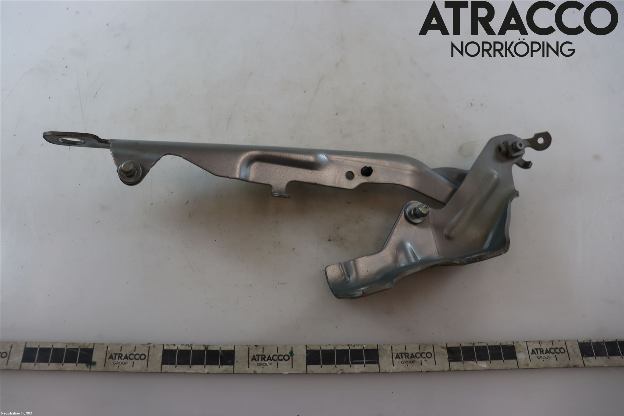 Volvo V70 08-13 Huvgångjärn