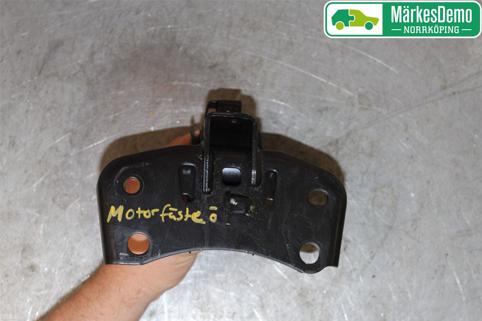 Toyota PRIUS+ ZVW40 12-20 Motorfäste